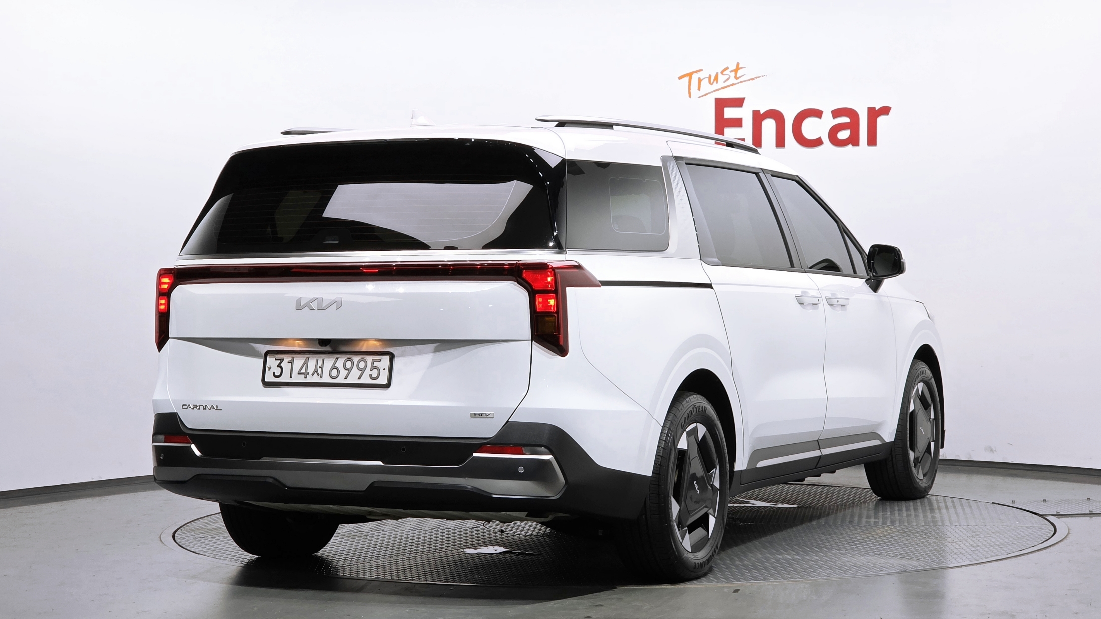 KIA CARNIVAL photo 2