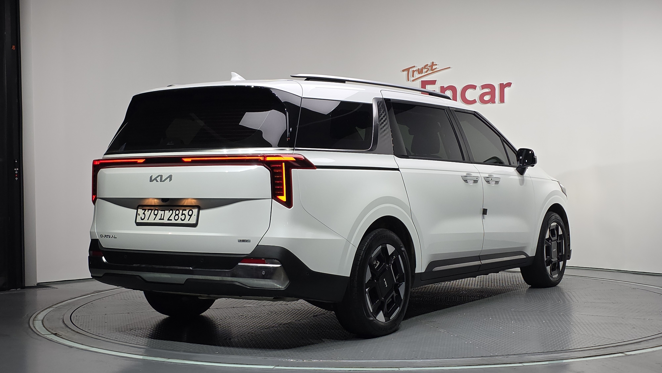 KIA CARNIVAL photo 2