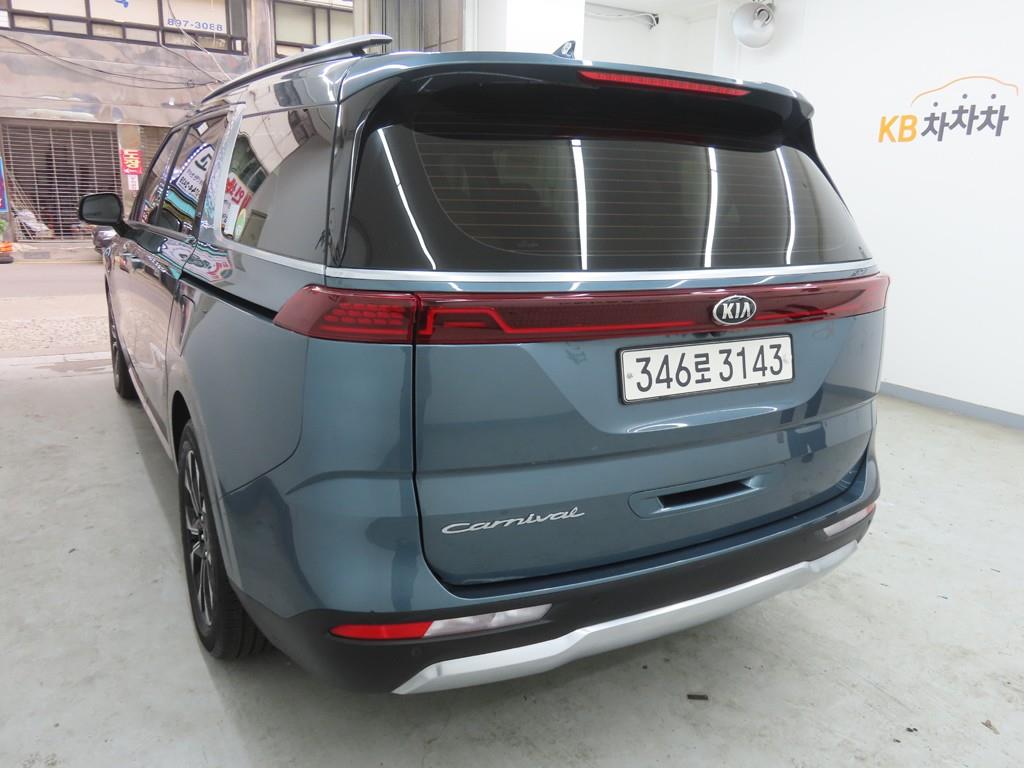 KIA CARNIVAL photo 2