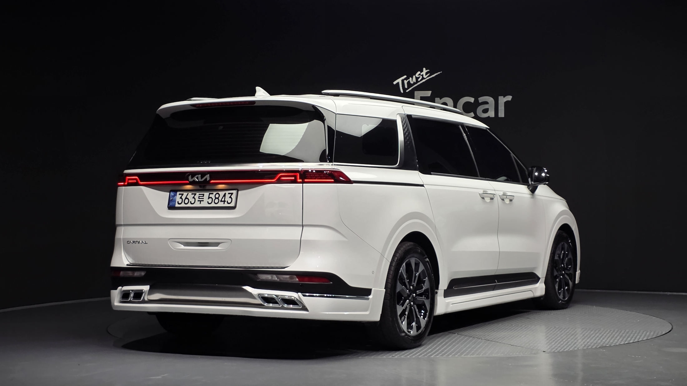 KIA CARNIVAL photo 2