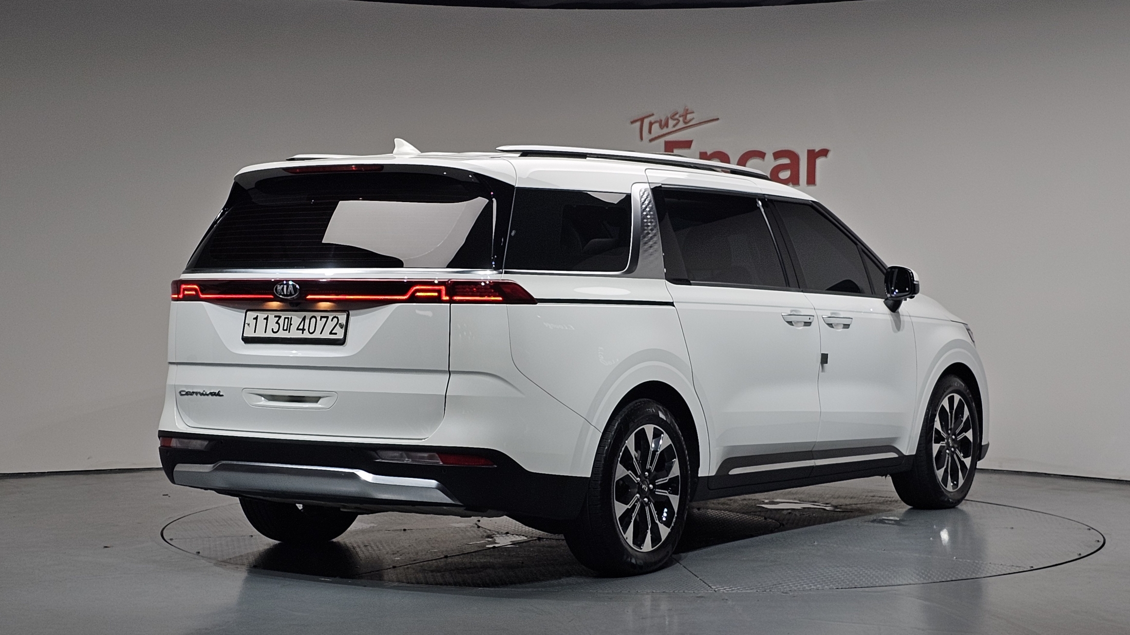 KIA CARNIVAL photo 2