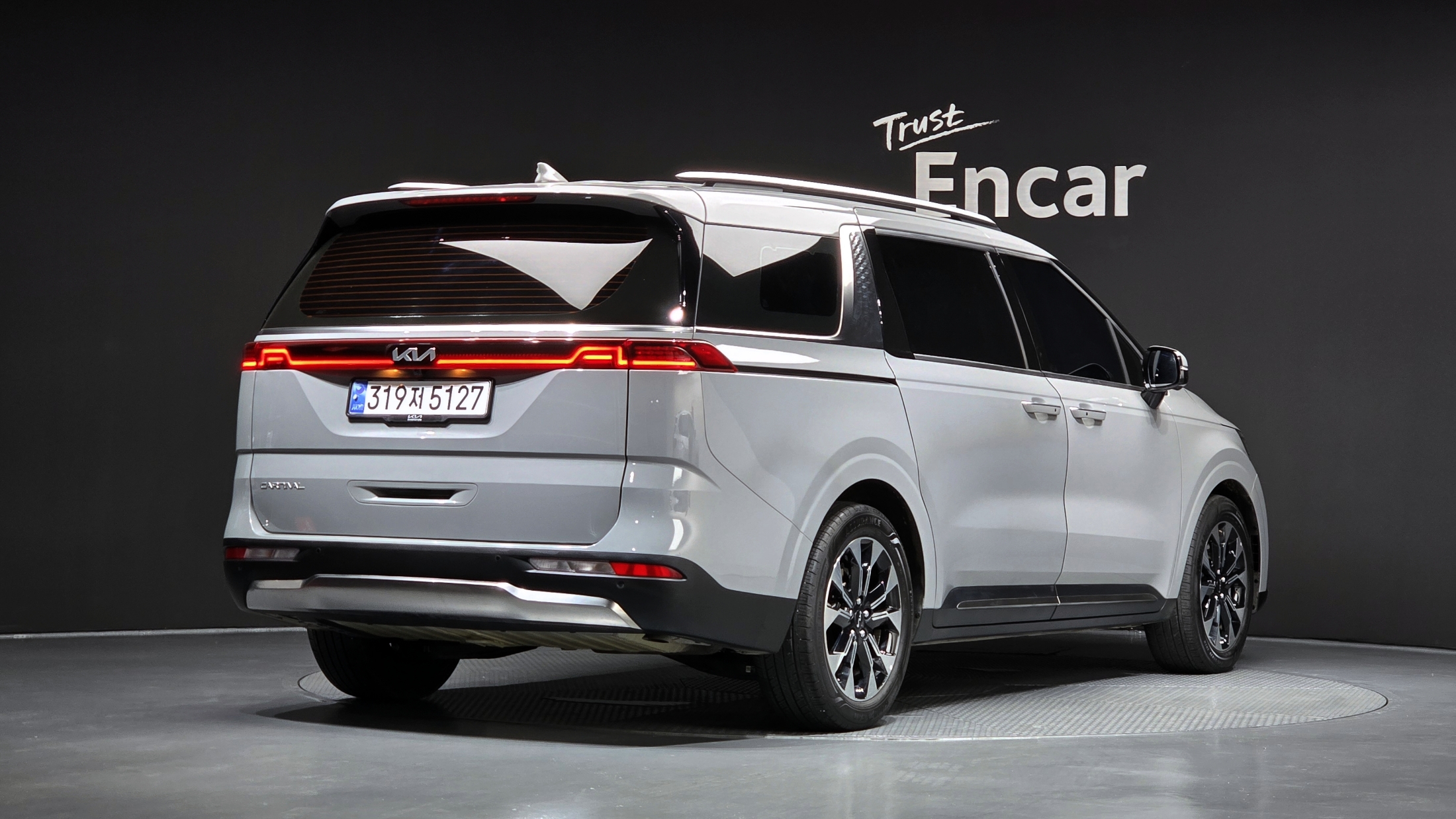 KIA CARNIVAL photo 2