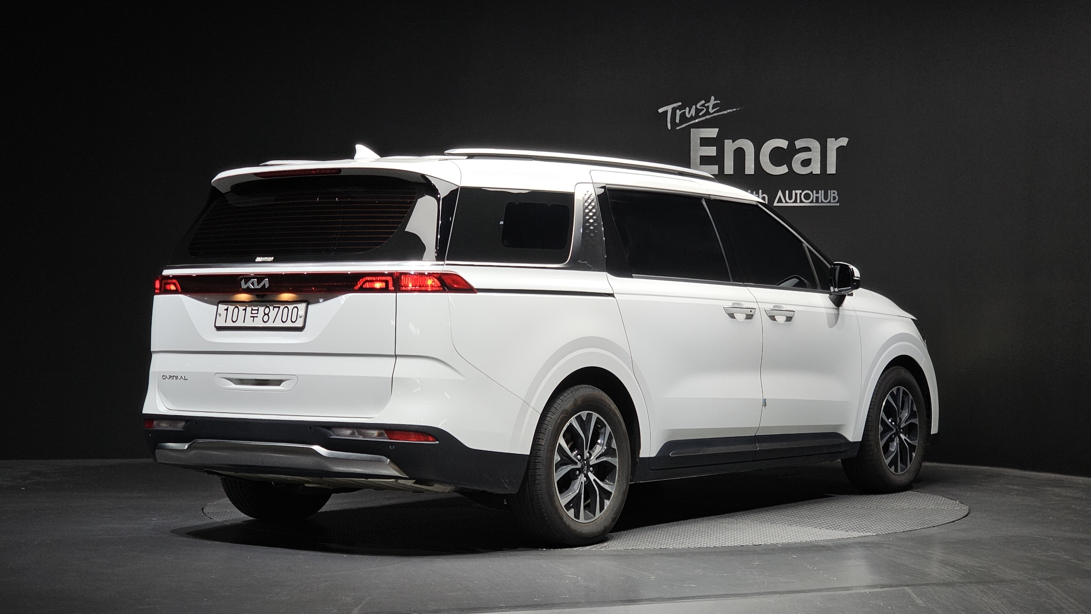 KIA CARNIVAL photo 2