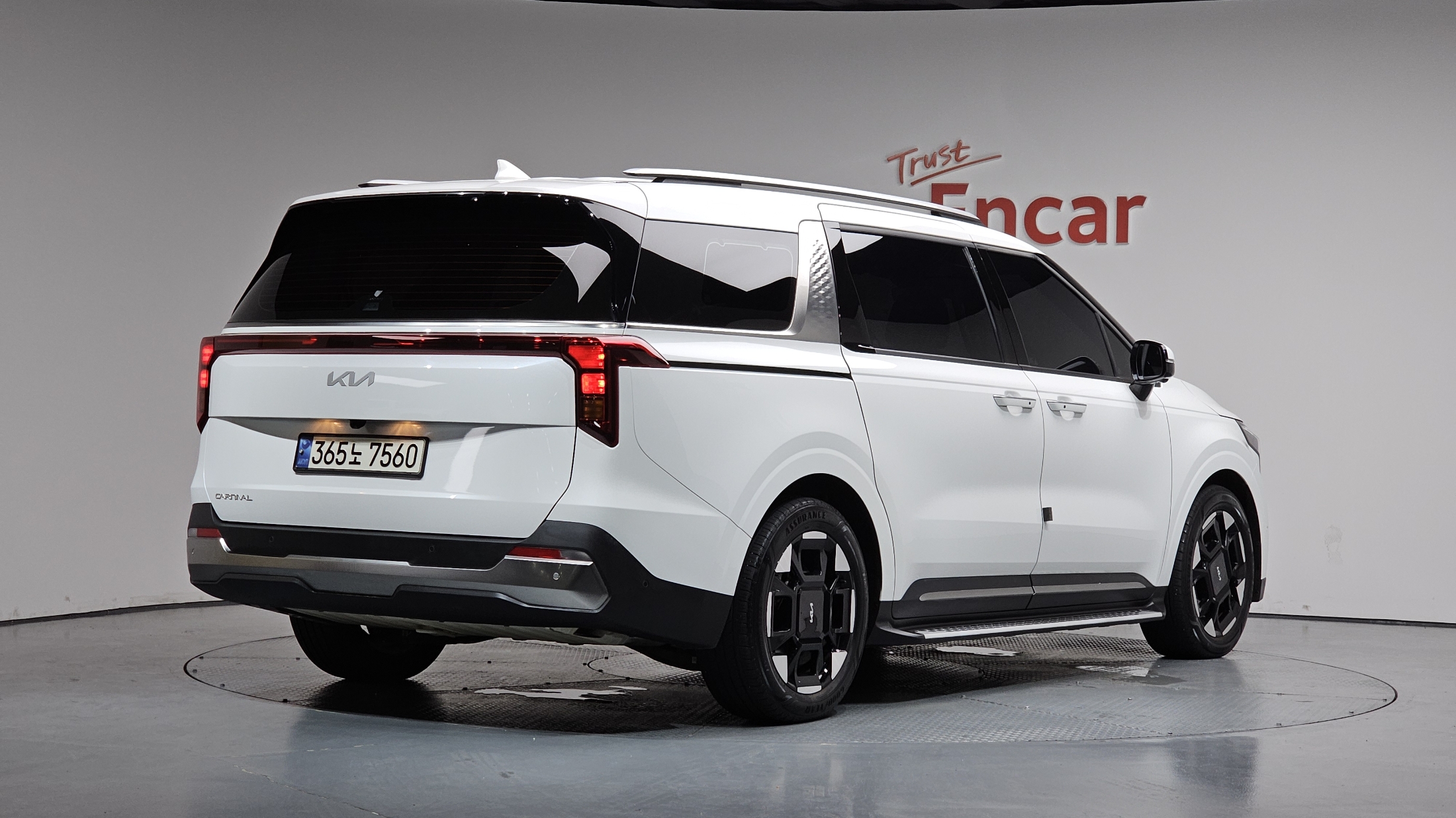 KIA CARNIVAL photo 2
