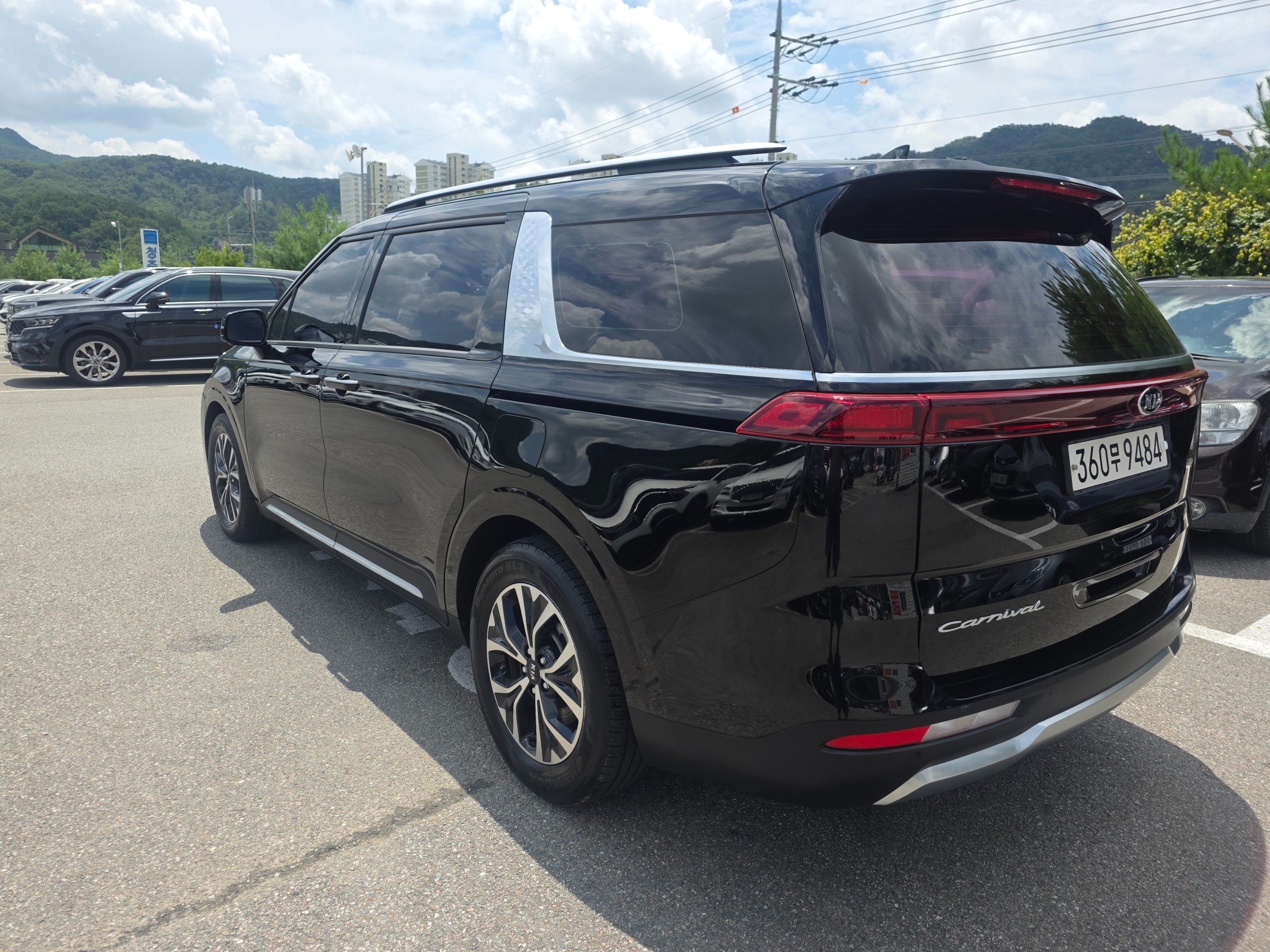 KIA CARNIVAL photo 2