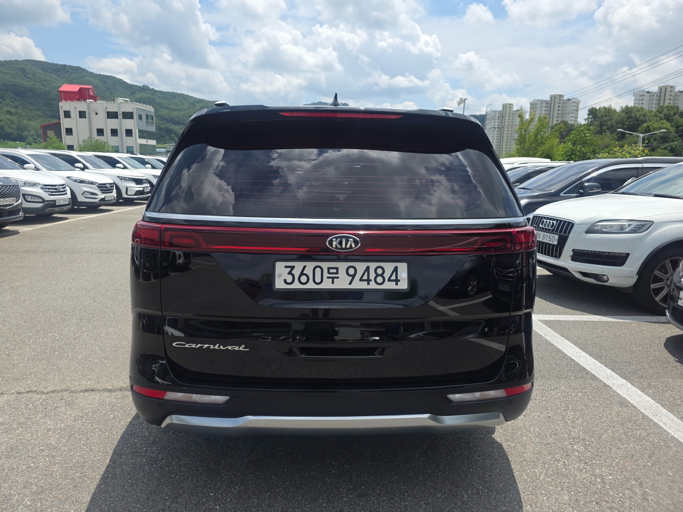KIA CARNIVAL photo 3