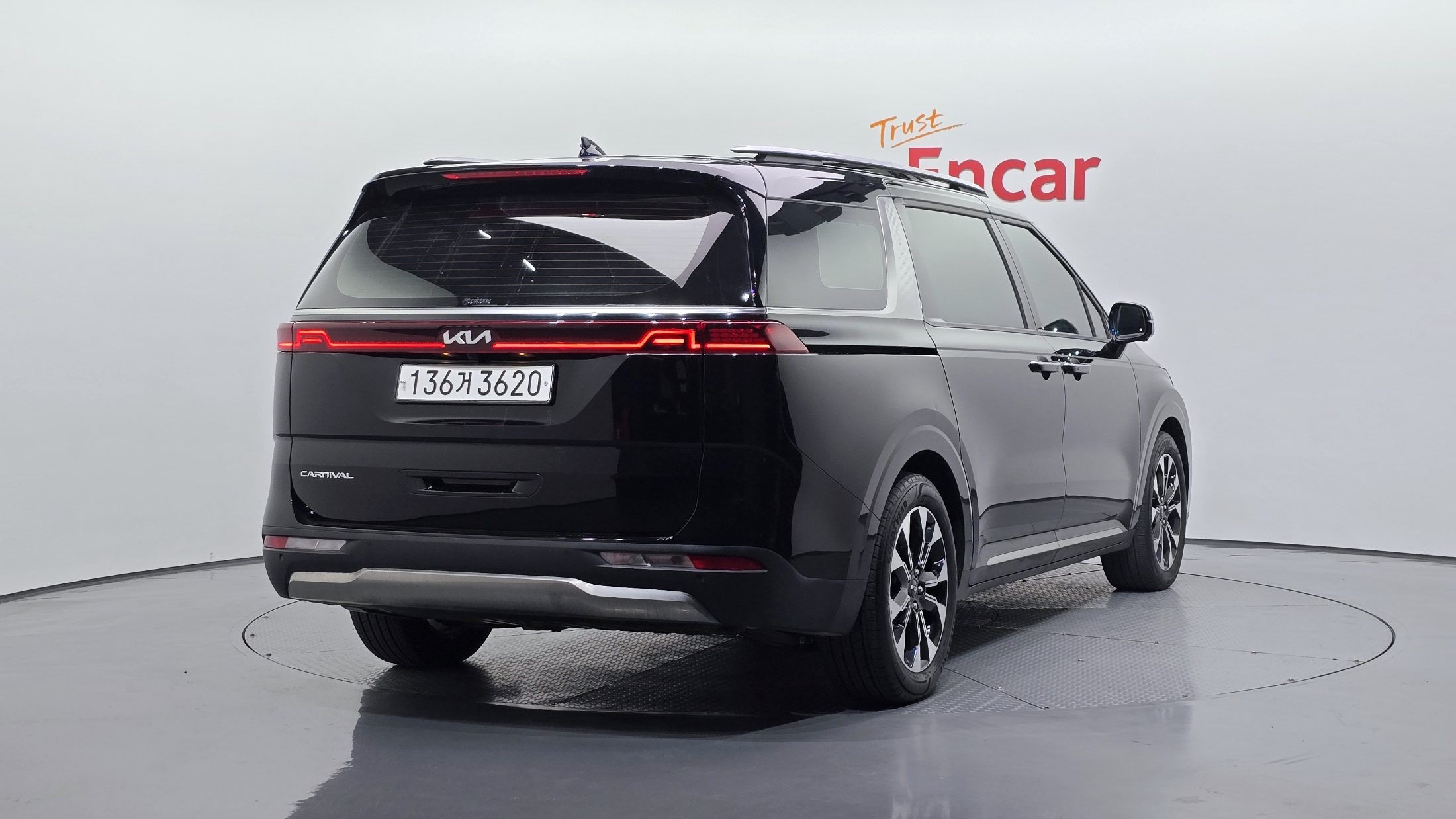 KIA CARNIVAL photo 2