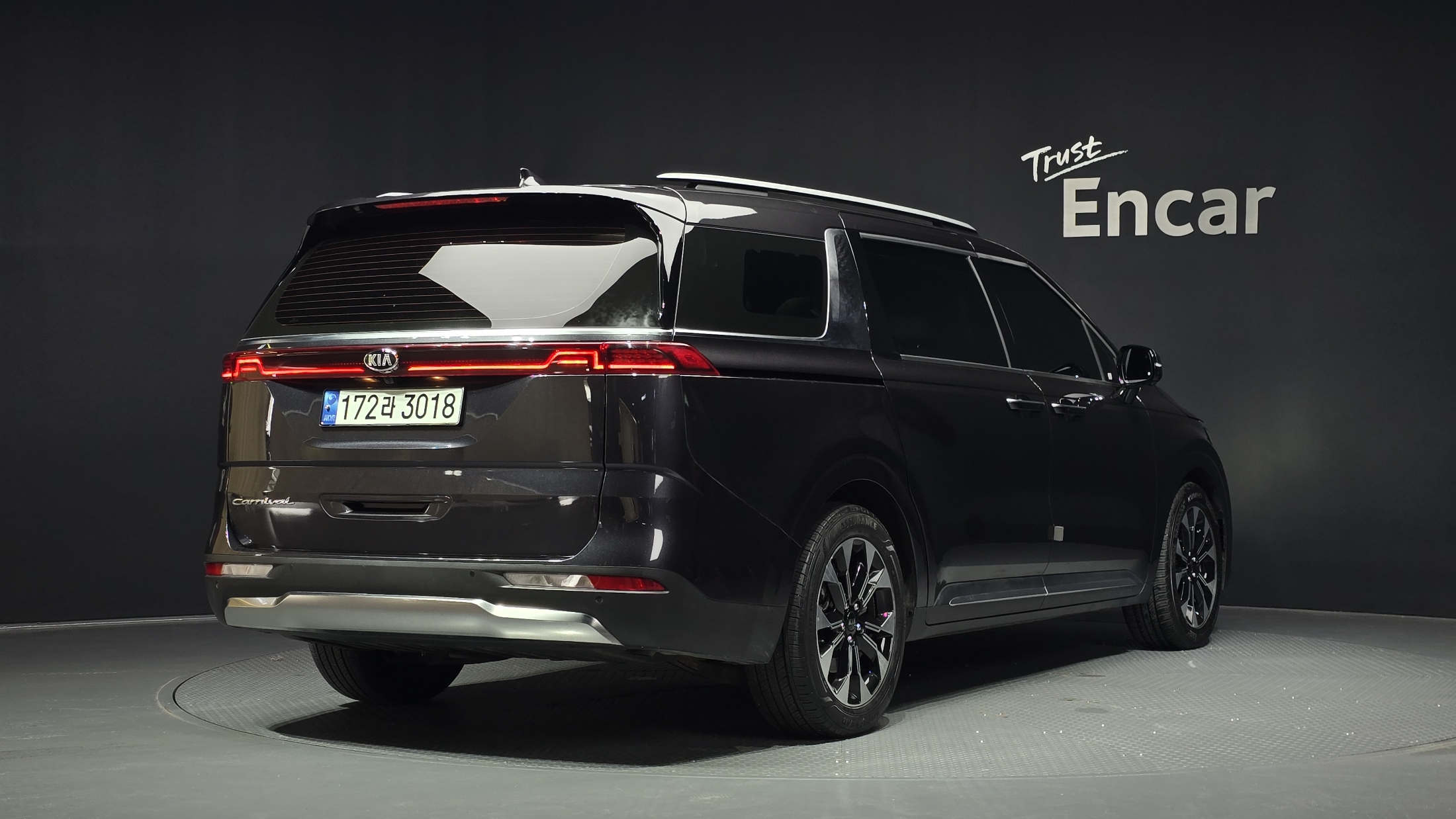 KIA CARNIVAL photo 2