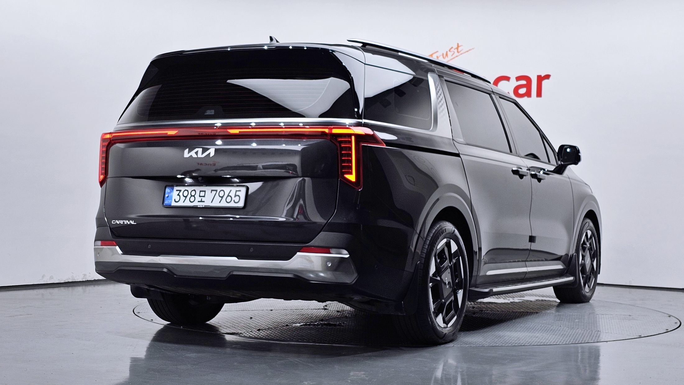 KIA CARNIVAL photo 2