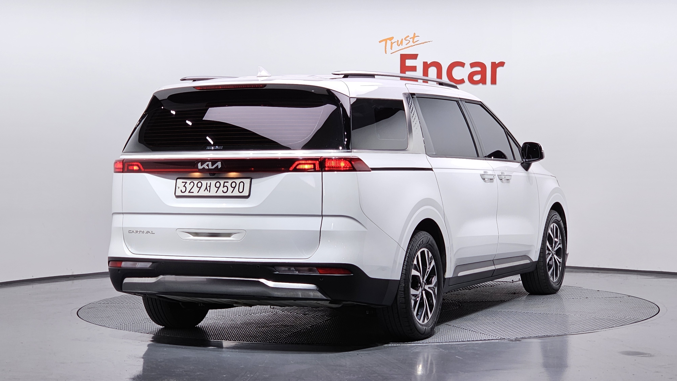 KIA CARNIVAL photo 2