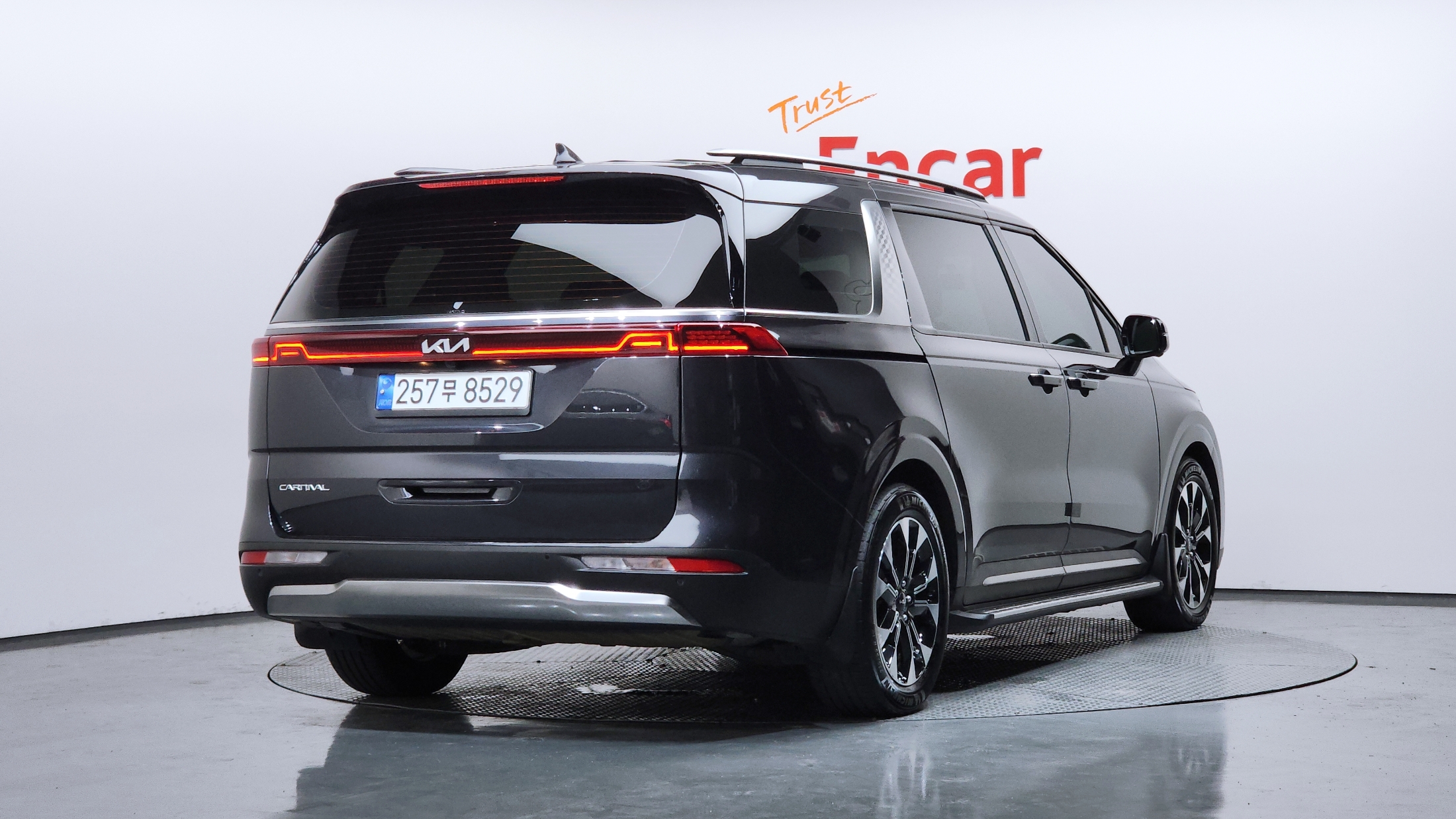 KIA CARNIVAL photo 2