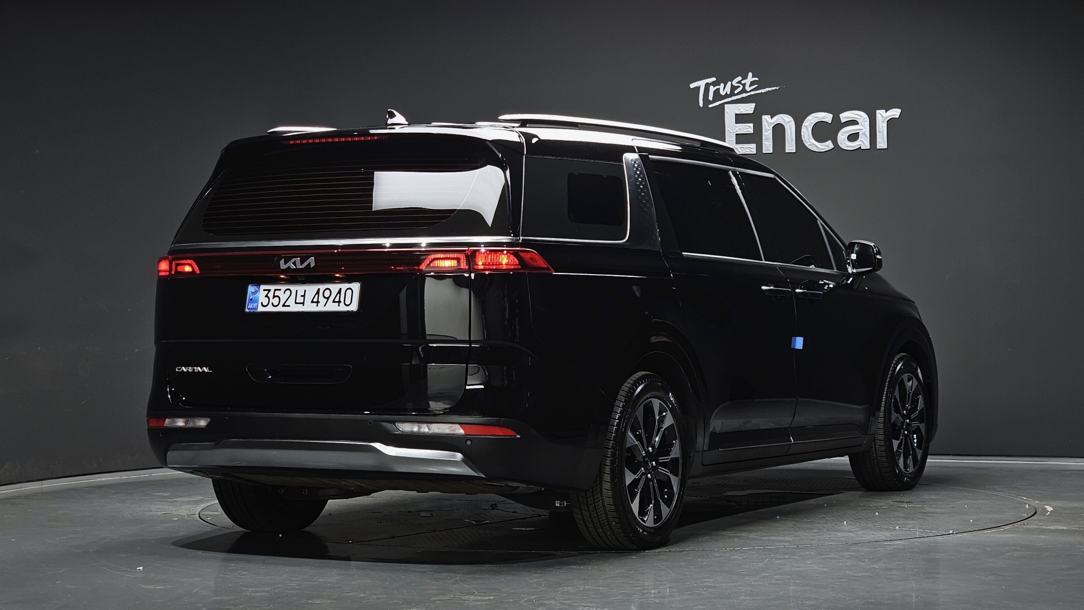 KIA CARNIVAL photo 2