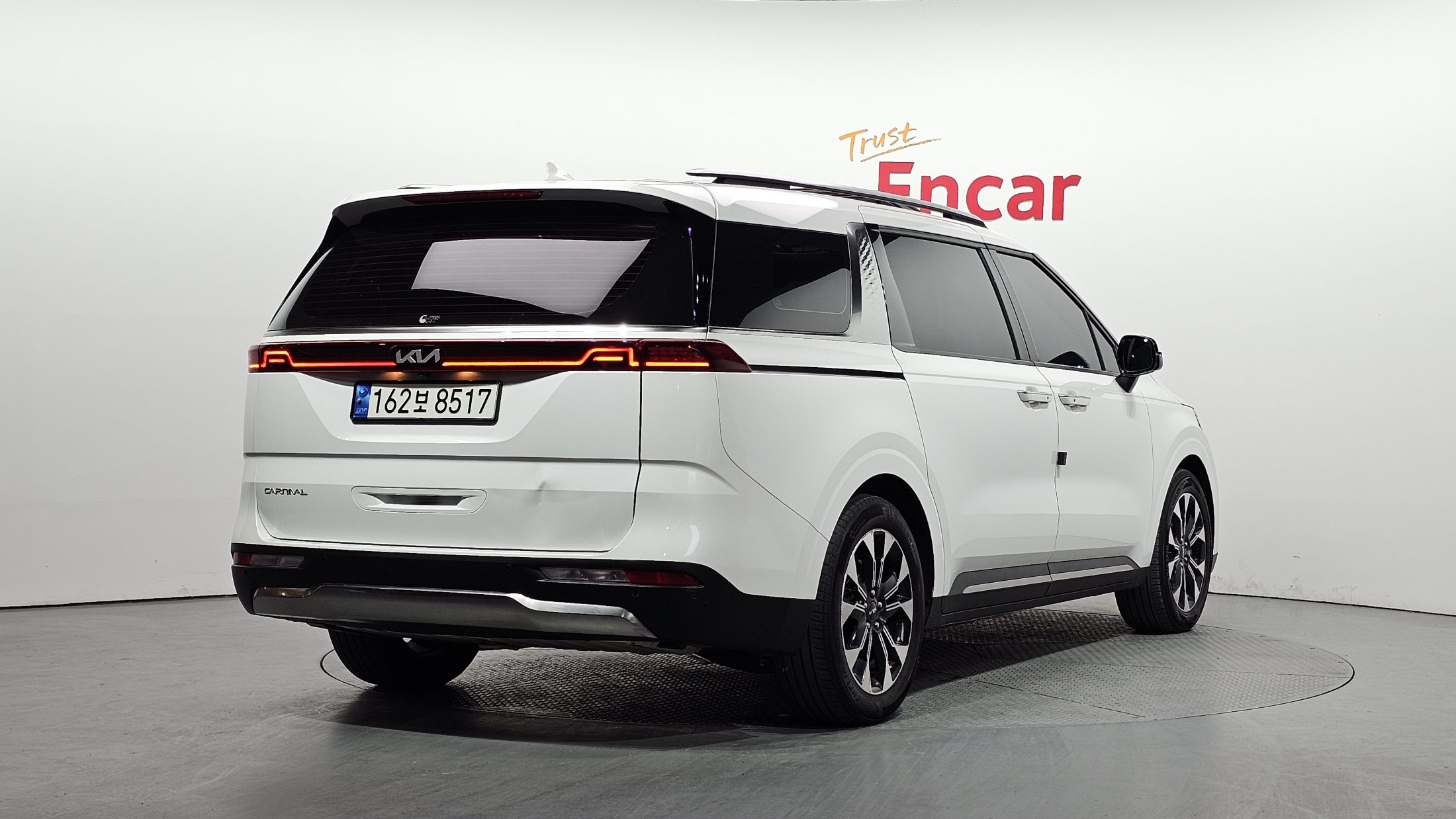 KIA CARNIVAL photo 2
