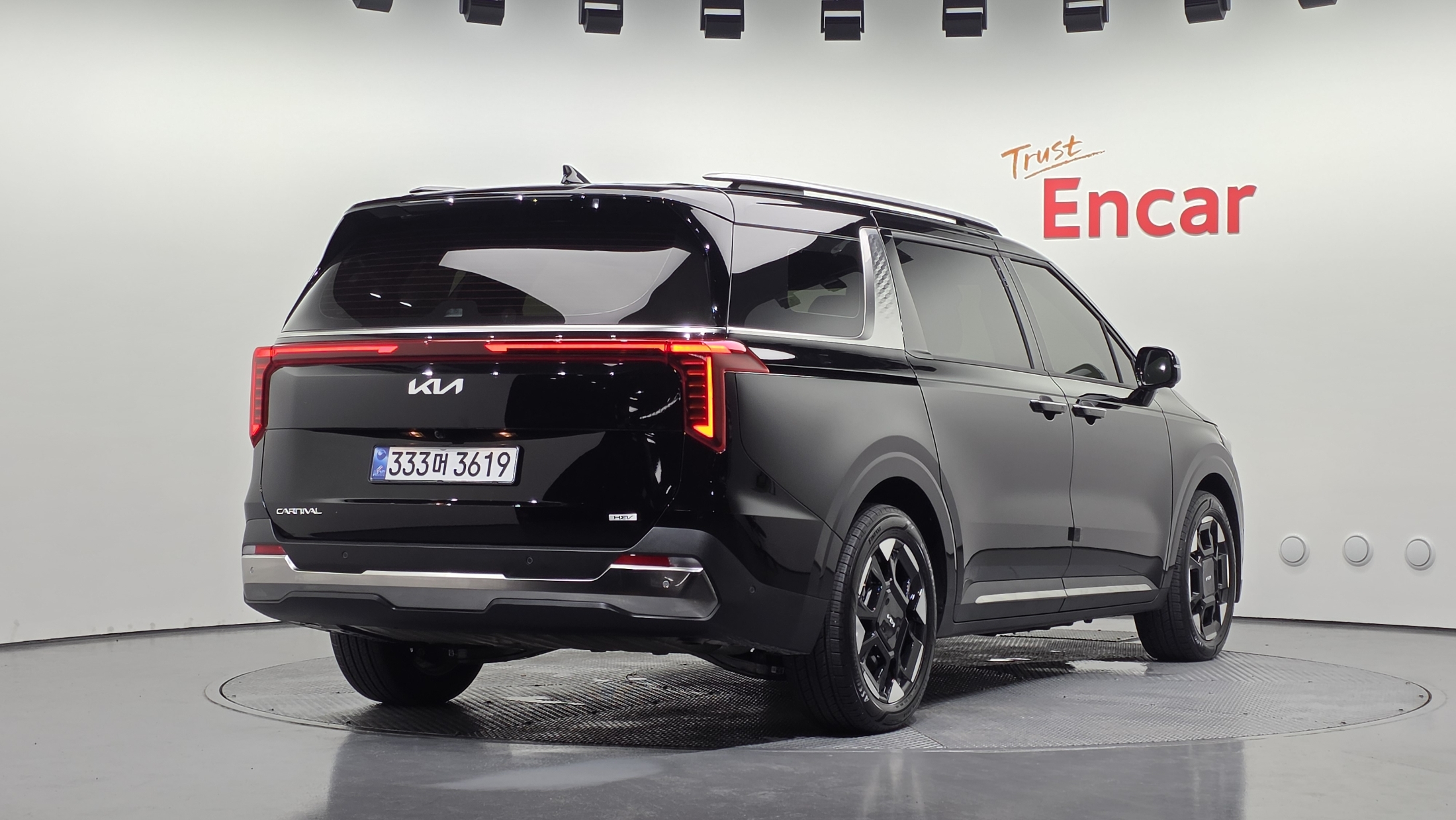 KIA CARNIVAL photo 2