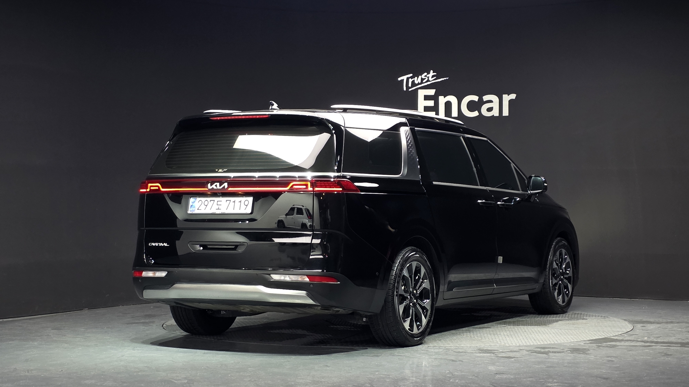 KIA CARNIVAL photo 2