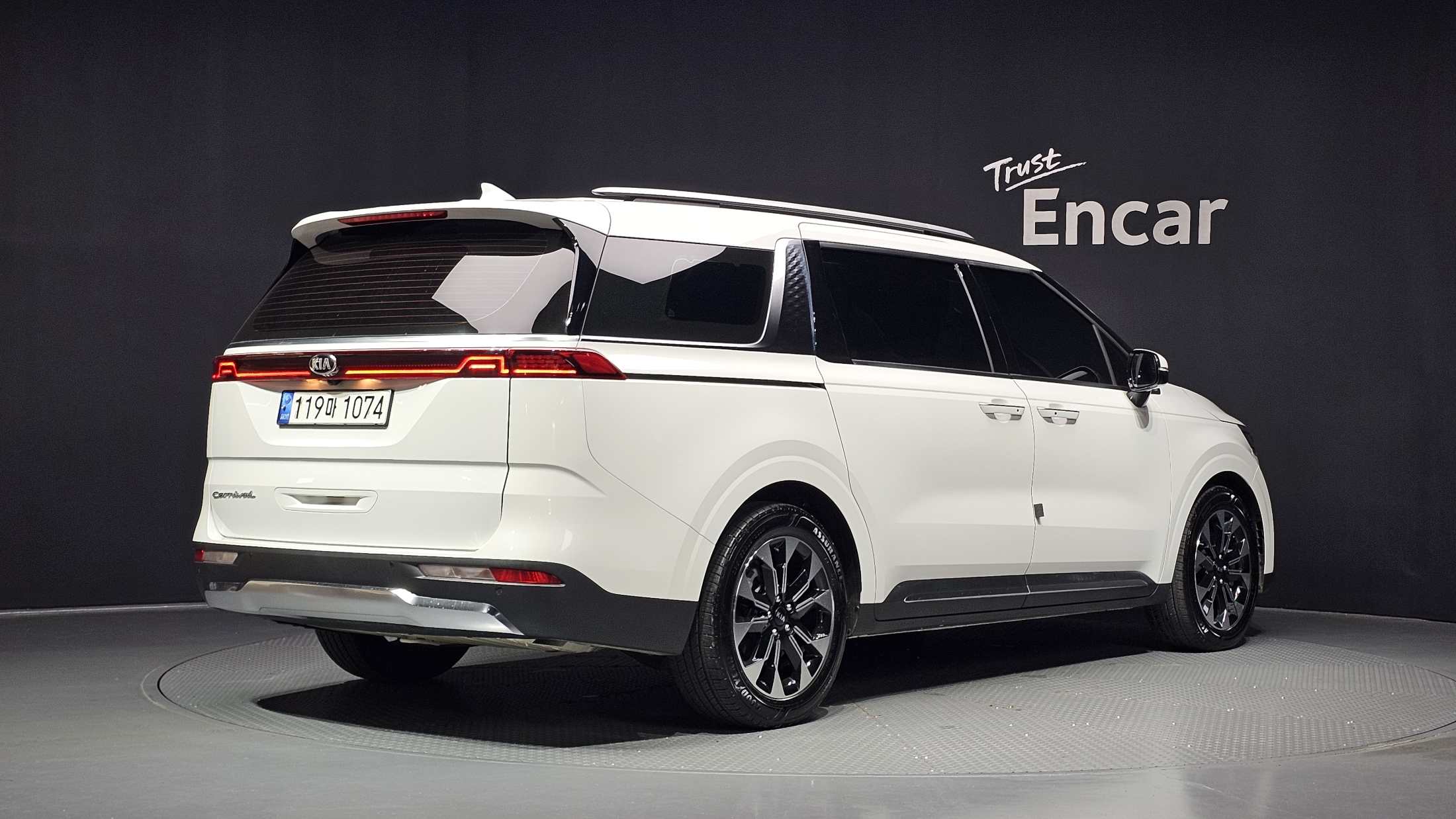 KIA CARNIVAL photo 2