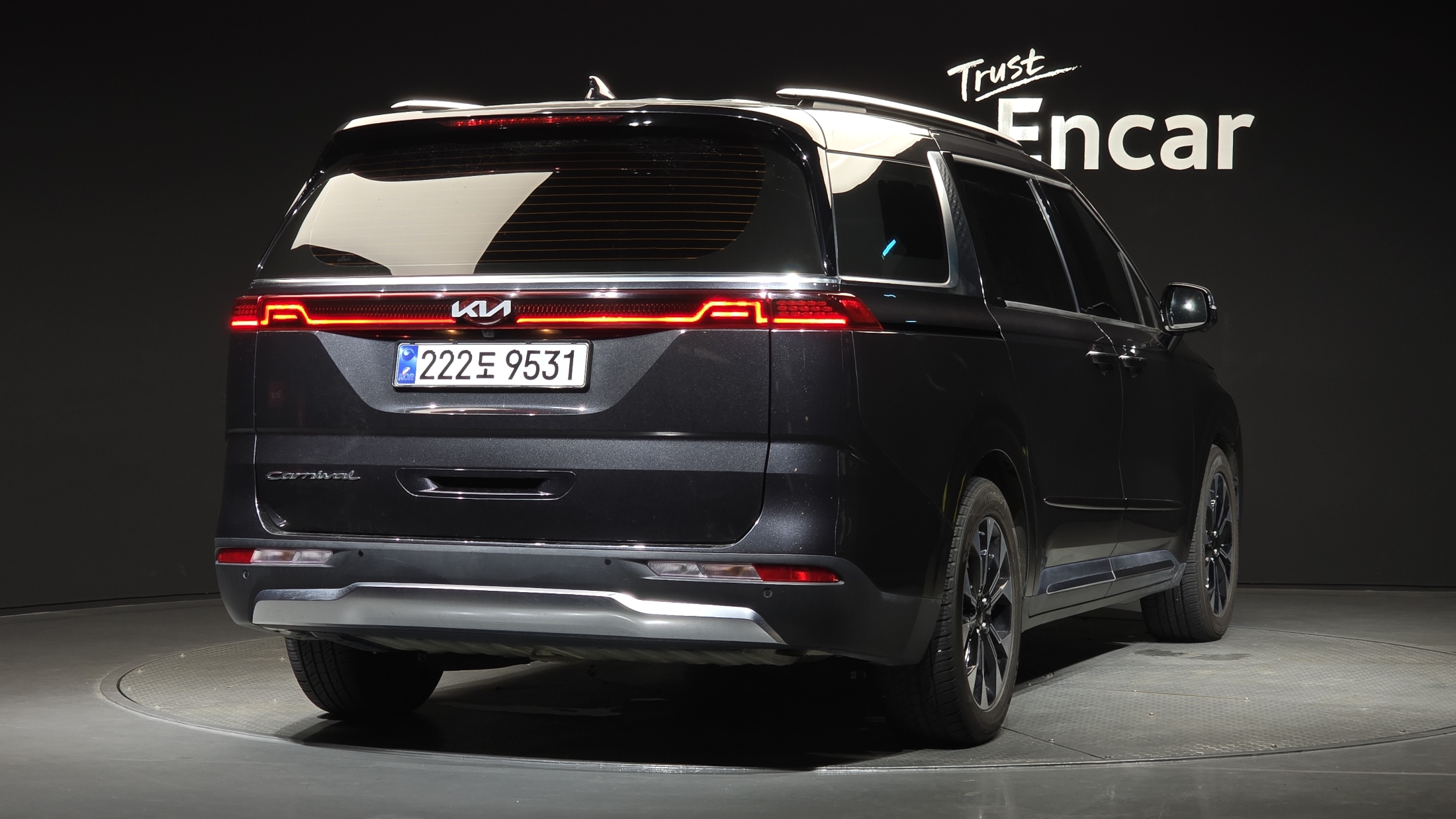 KIA CARNIVAL photo 2