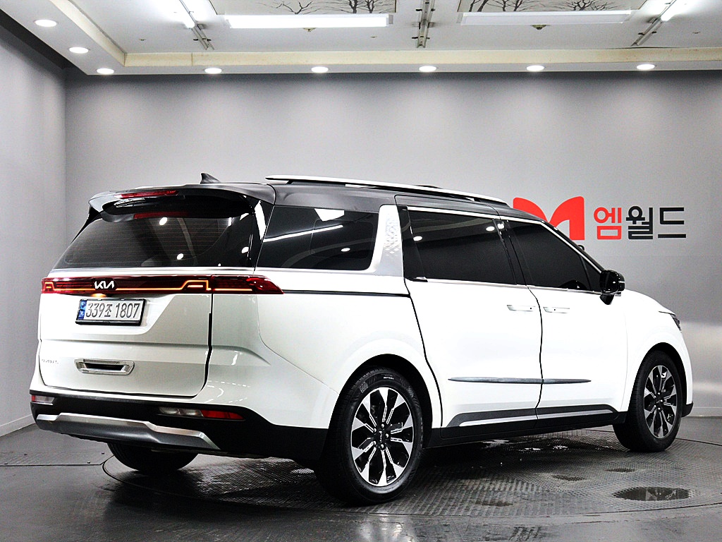 KIA CARNIVAL photo 3