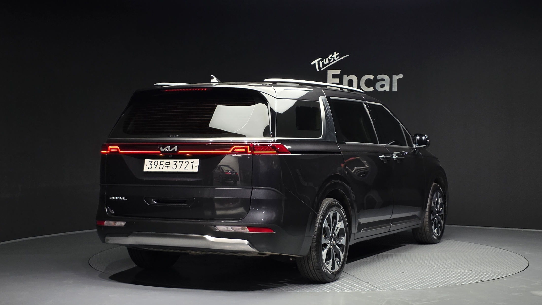 KIA CARNIVAL photo 2