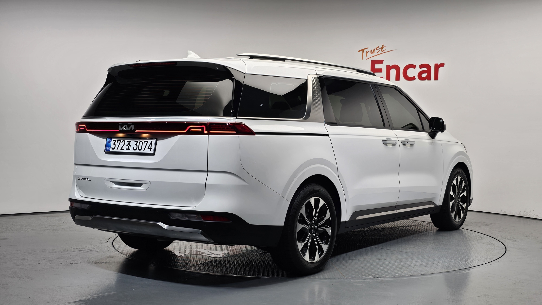 KIA CARNIVAL photo 2