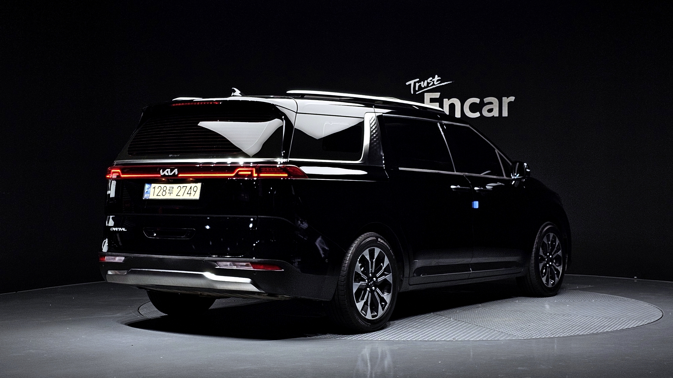 KIA CARNIVAL photo 3