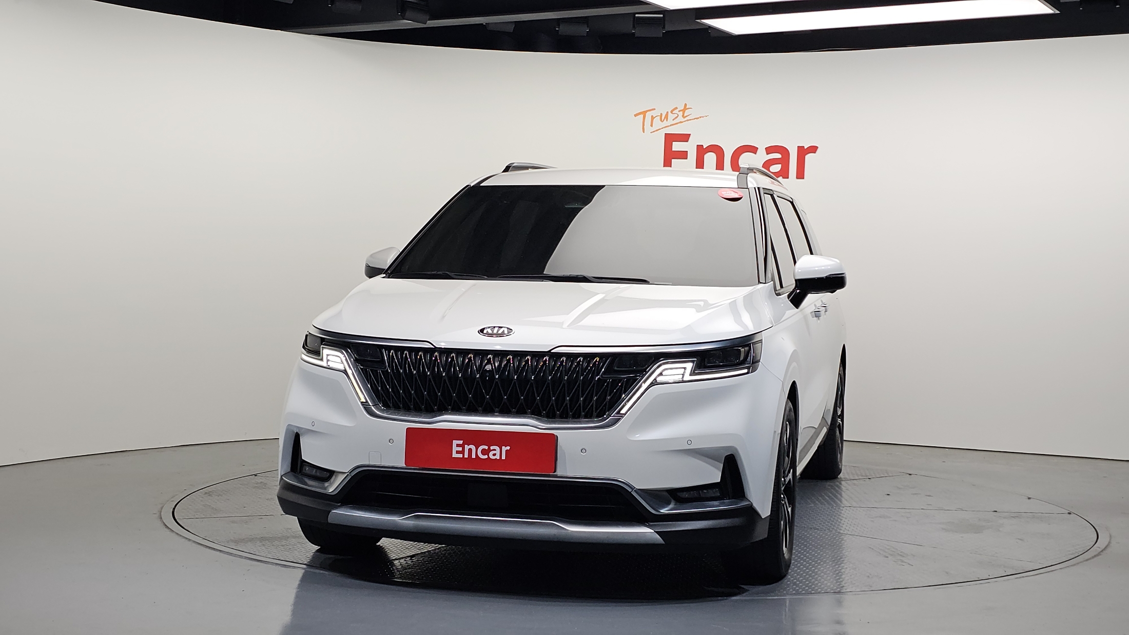 KIA CARNIVAL photo 3