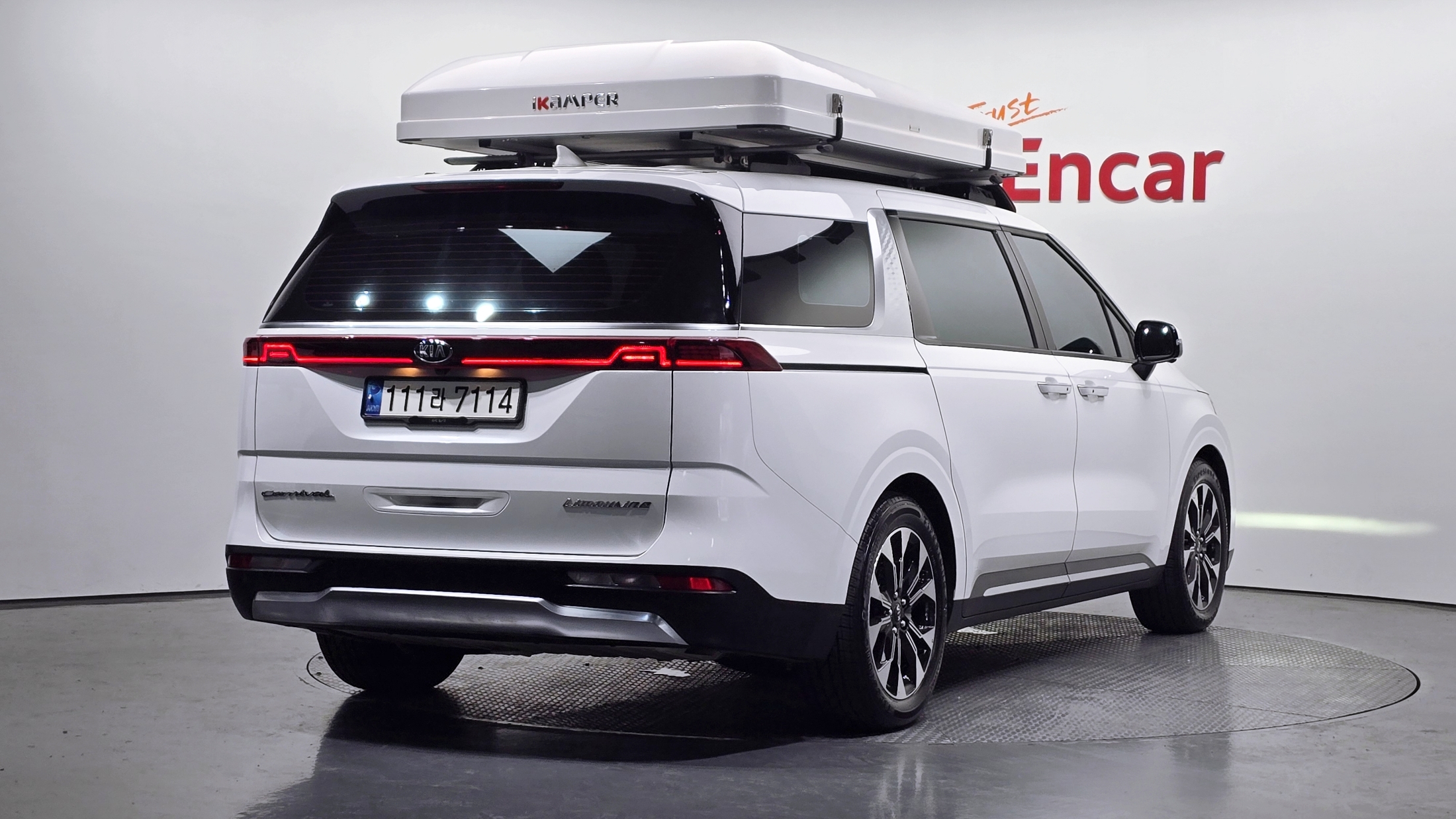 KIA CARNIVAL photo 2