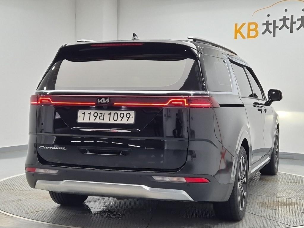 KIA CARNIVAL photo 2