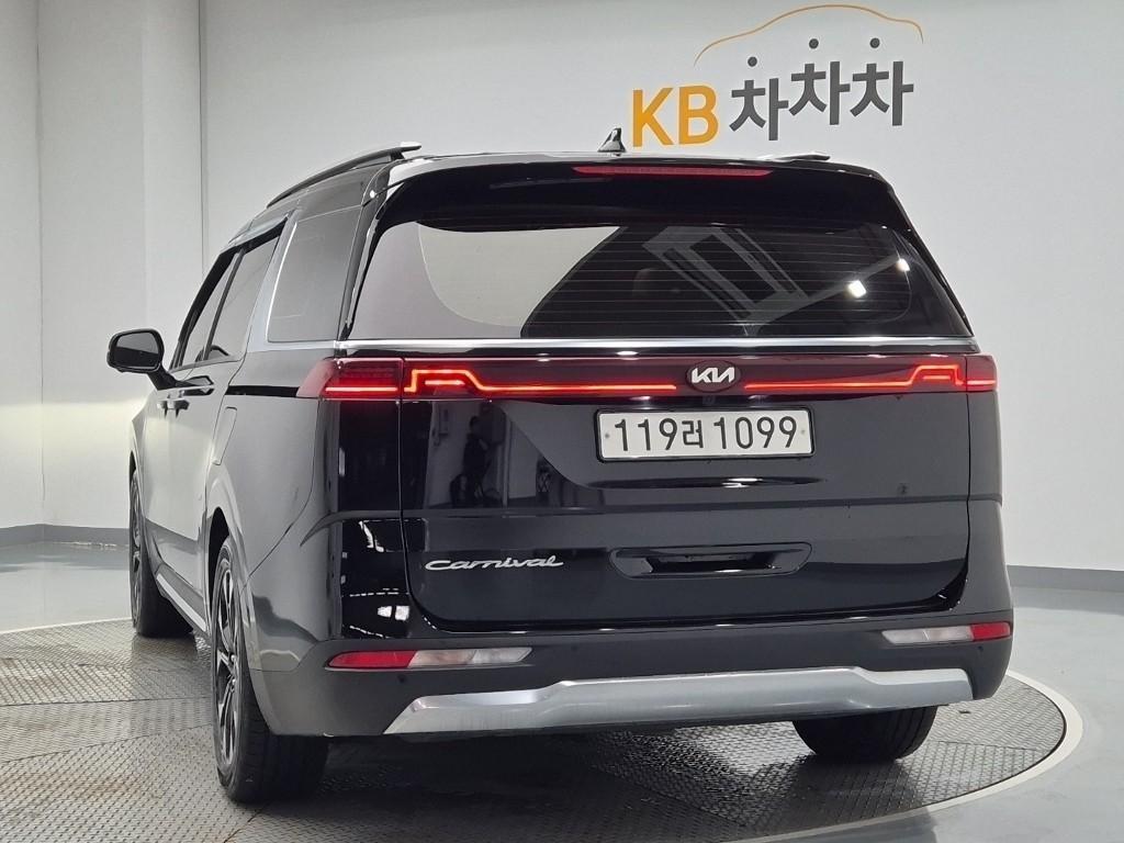 KIA CARNIVAL photo 3