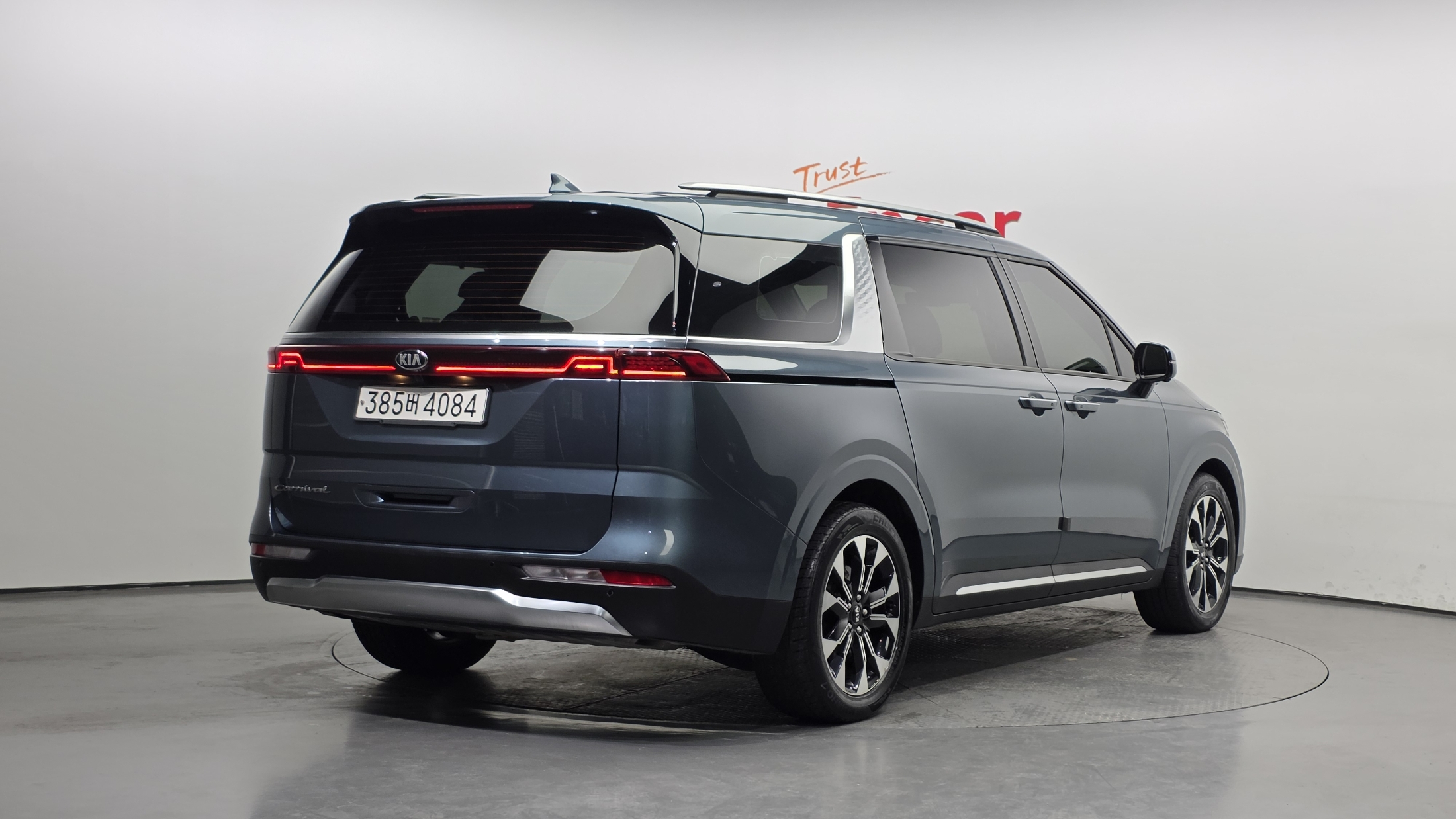 KIA CARNIVAL photo 2