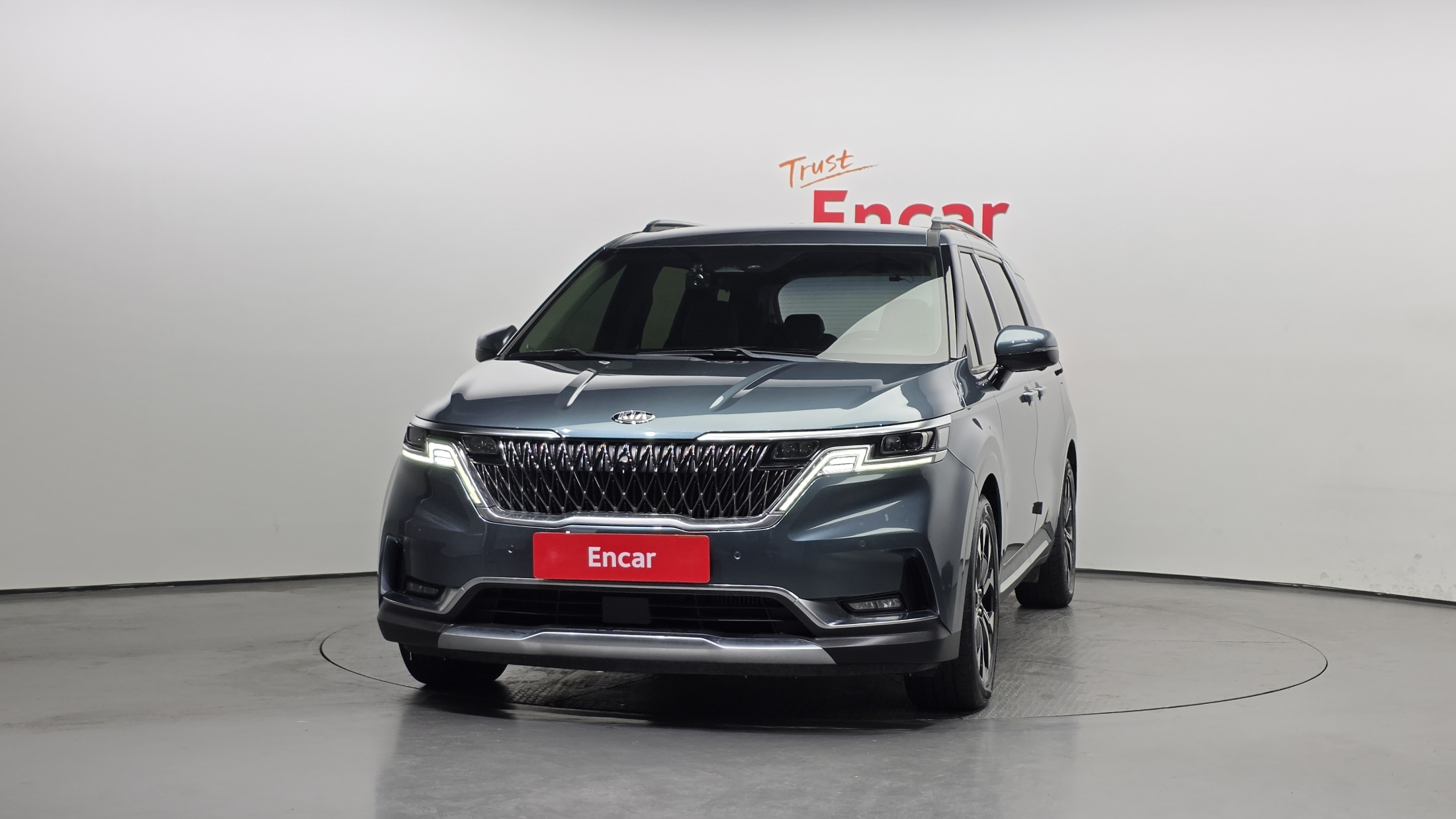 KIA CARNIVAL photo 3