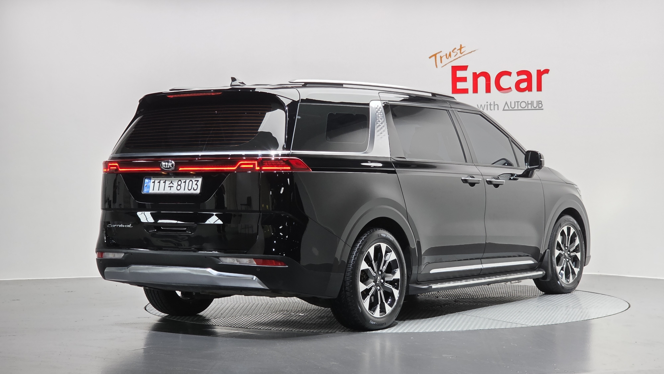 KIA CARNIVAL photo 2