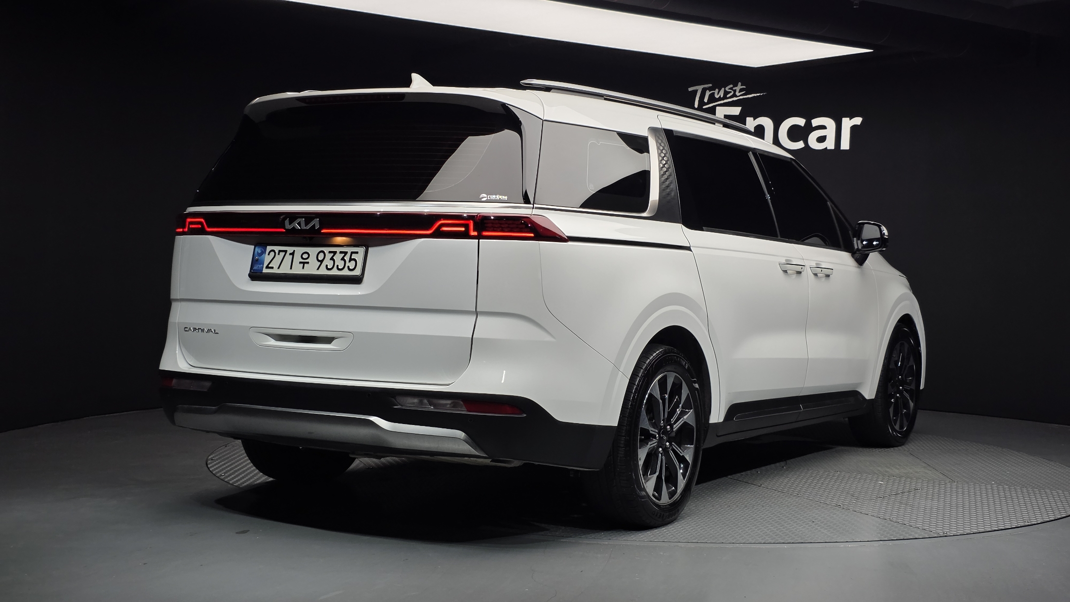 KIA CARNIVAL photo 3