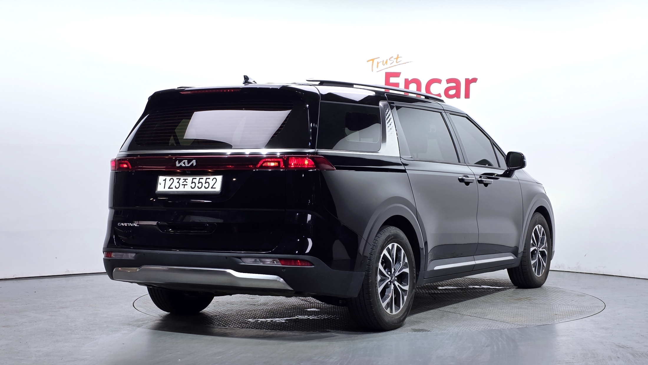 KIA CARNIVAL photo 2