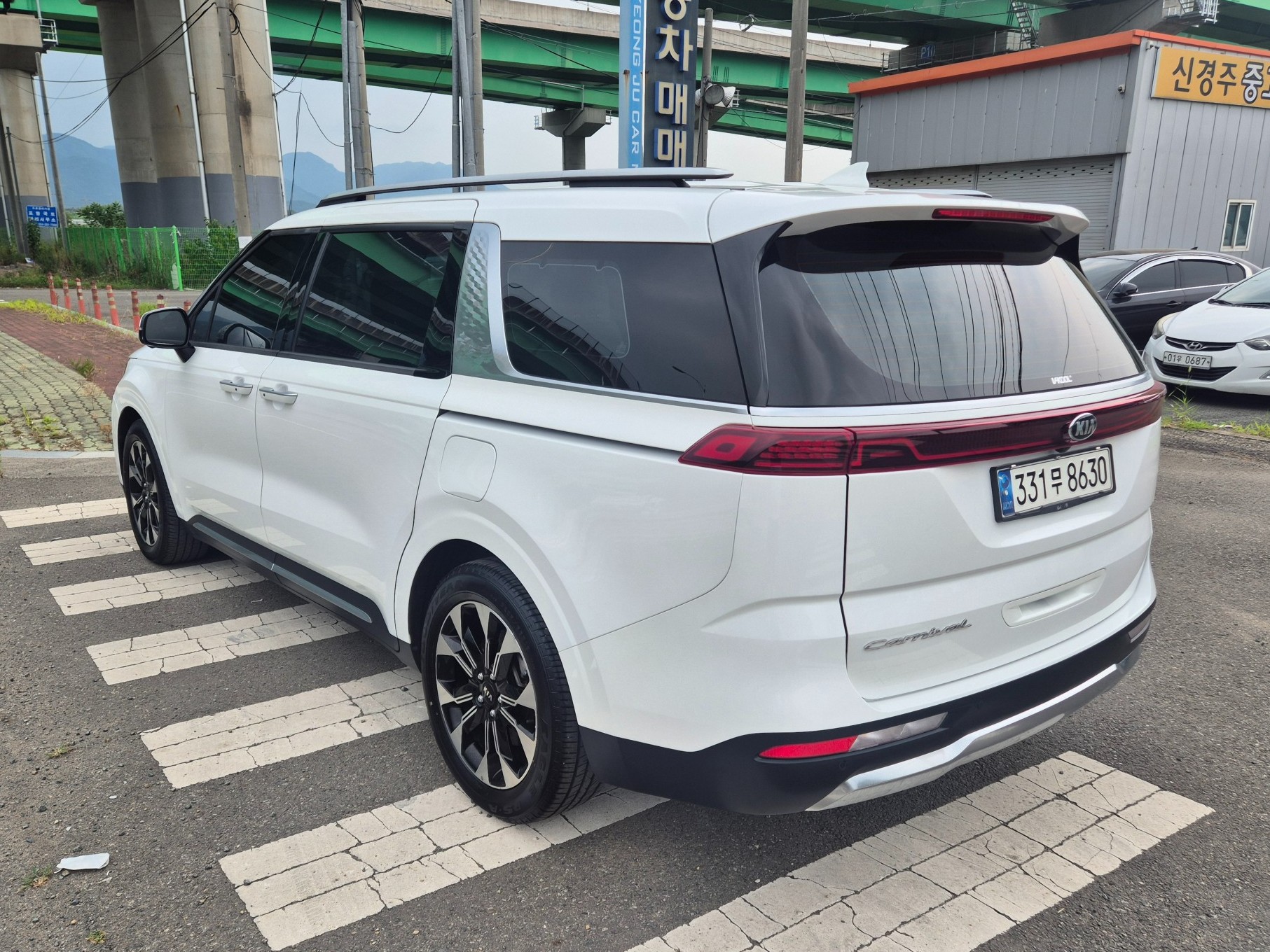 KIA CARNIVAL photo 2
