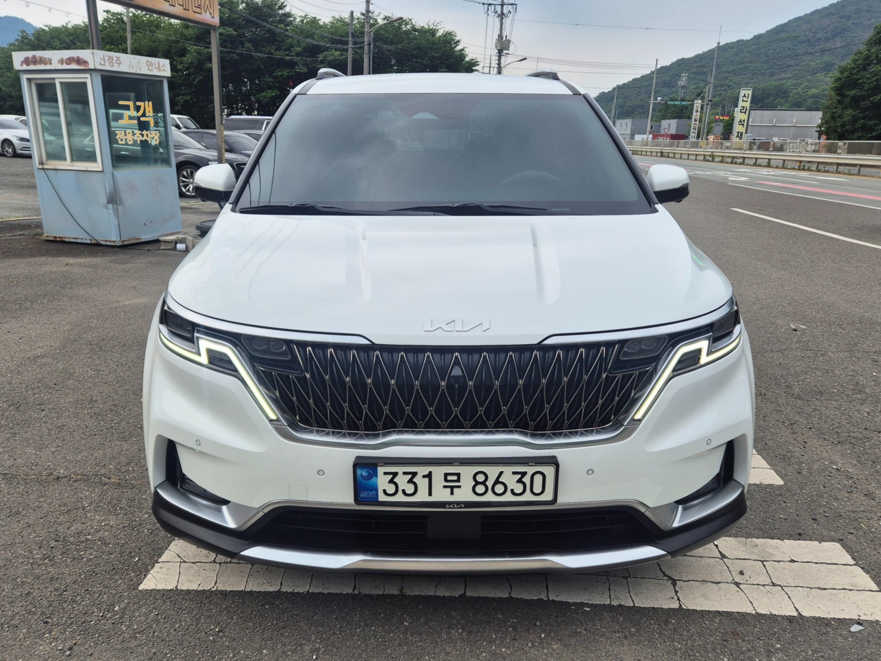 KIA CARNIVAL photo 3