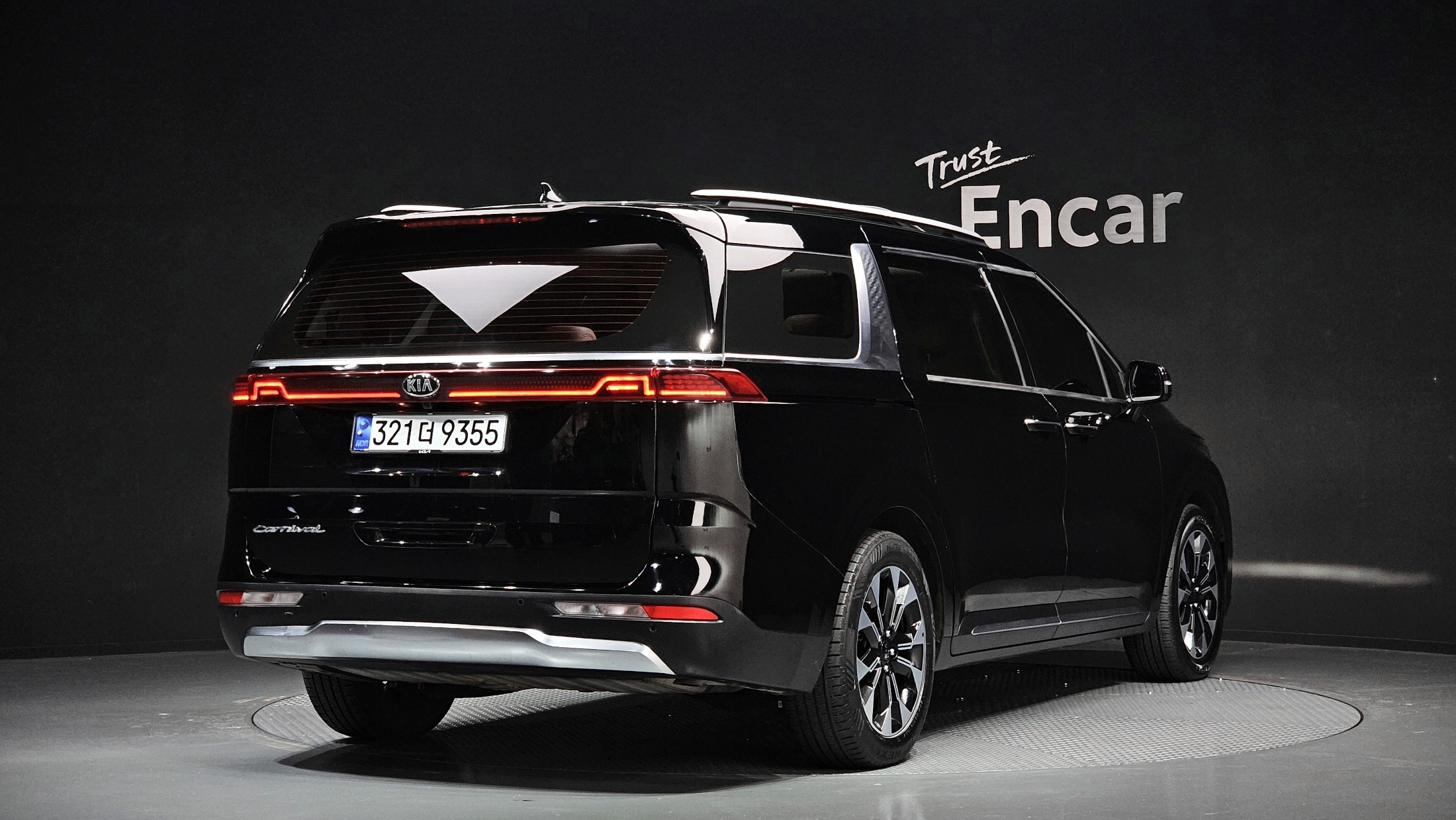 KIA CARNIVAL photo 2
