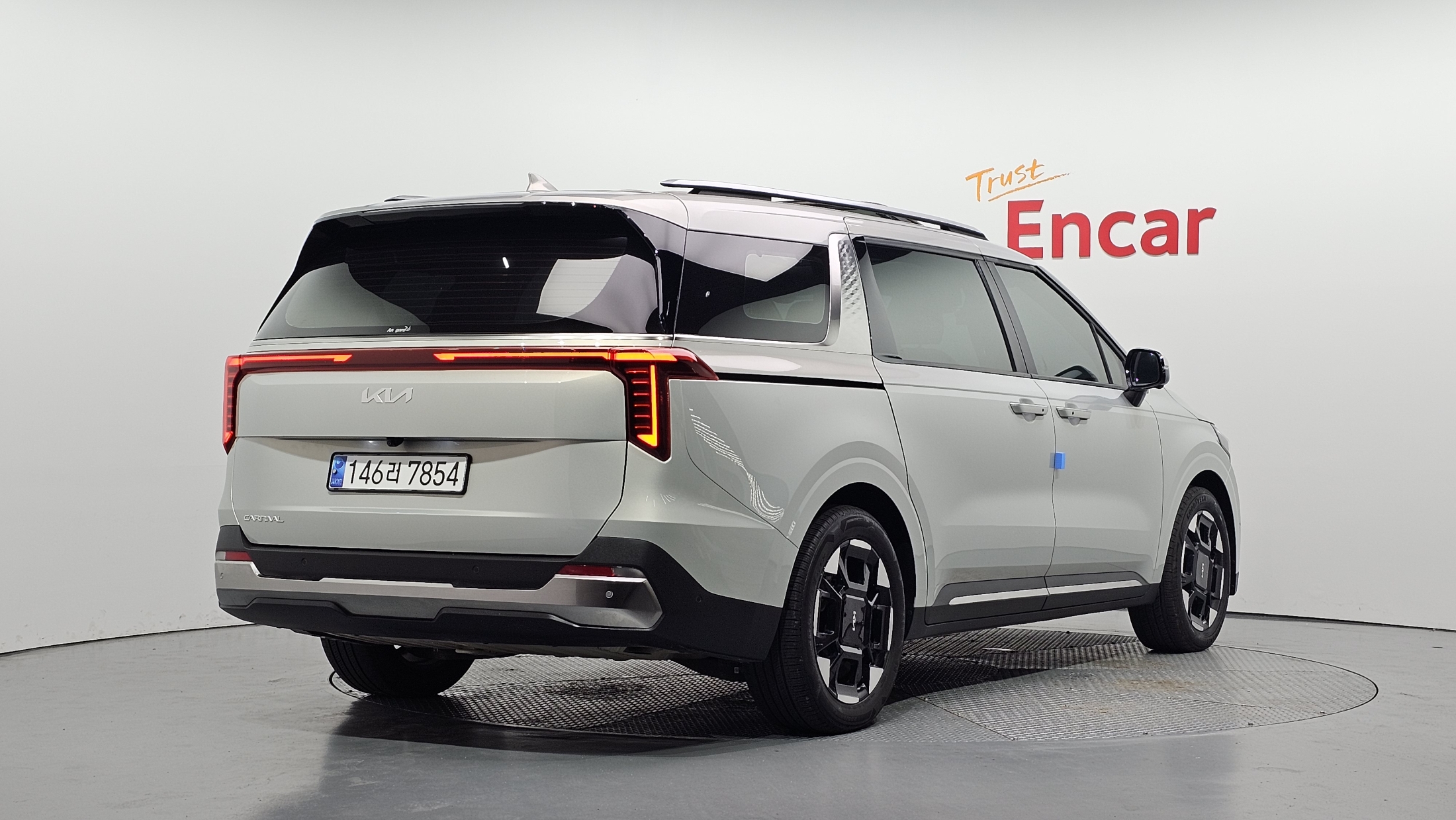 KIA CARNIVAL photo 2