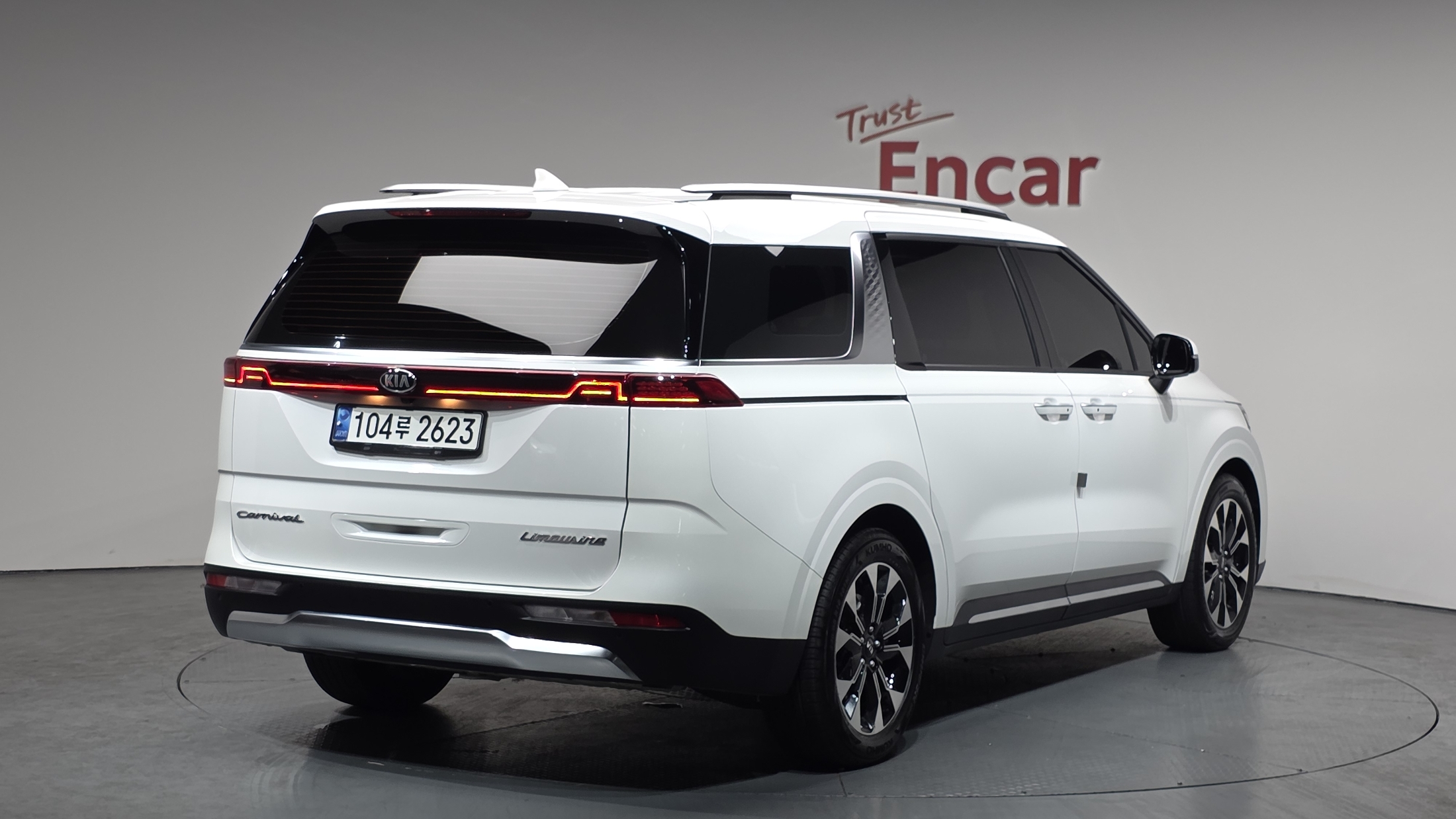 KIA CARNIVAL photo 2