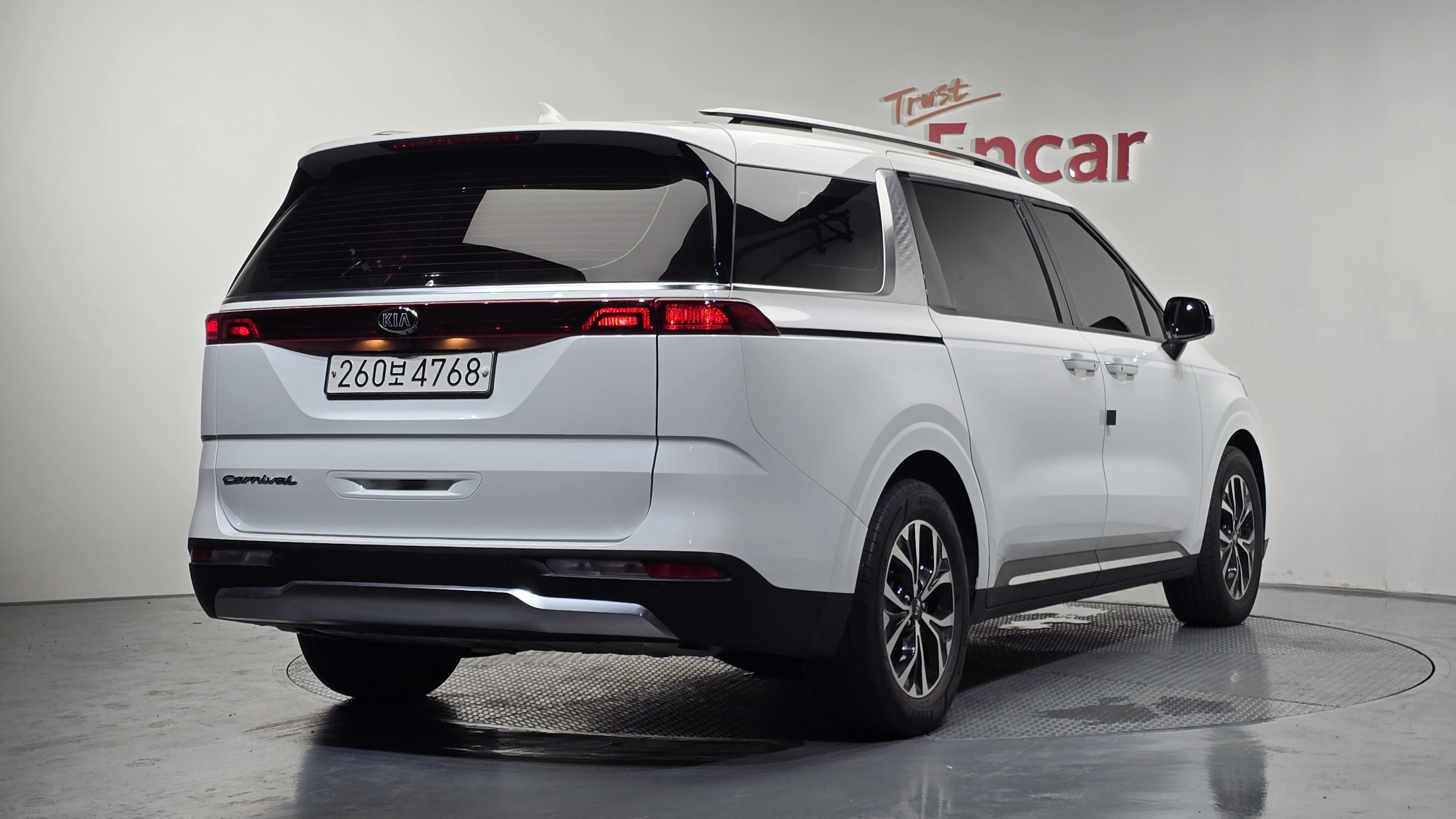 KIA CARNIVAL photo 3