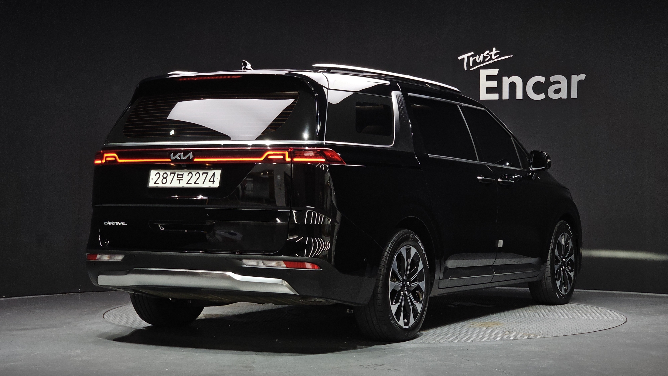 KIA CARNIVAL photo 2