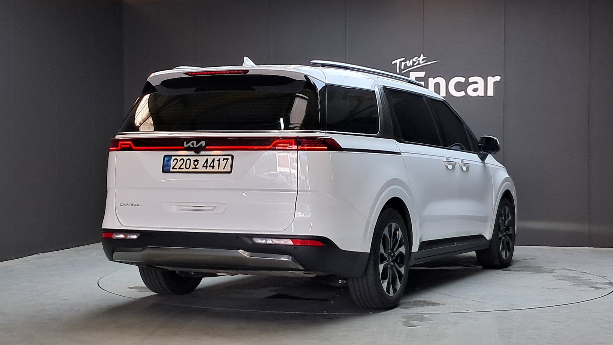 KIA CARNIVAL photo 2