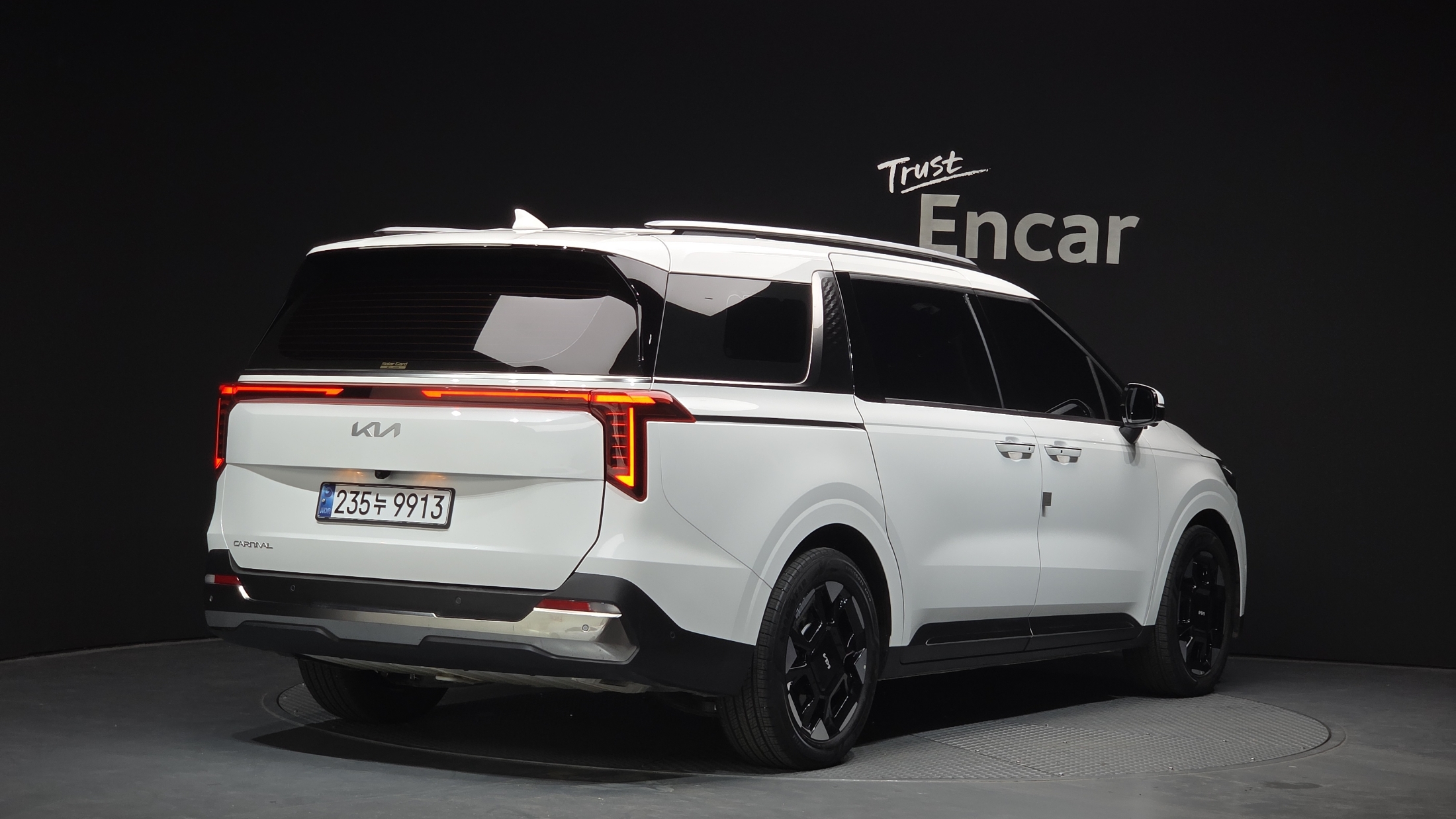 KIA CARNIVAL photo 2