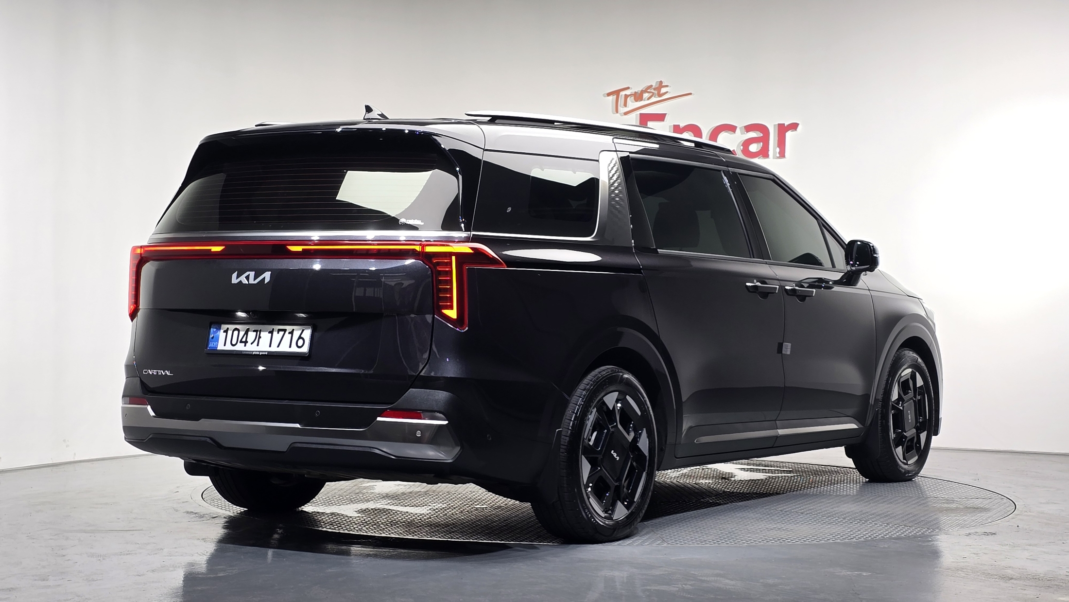 KIA CARNIVAL photo 2