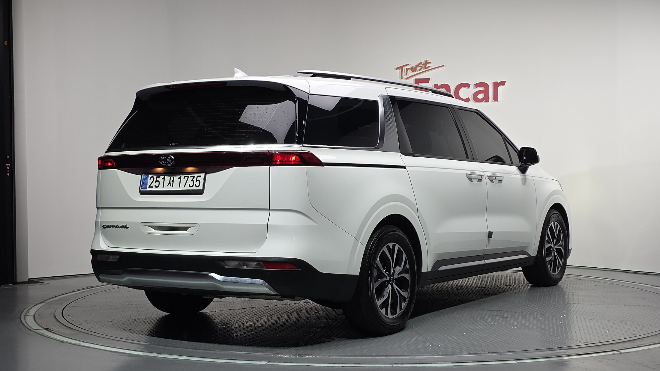 KIA CARNIVAL photo 2