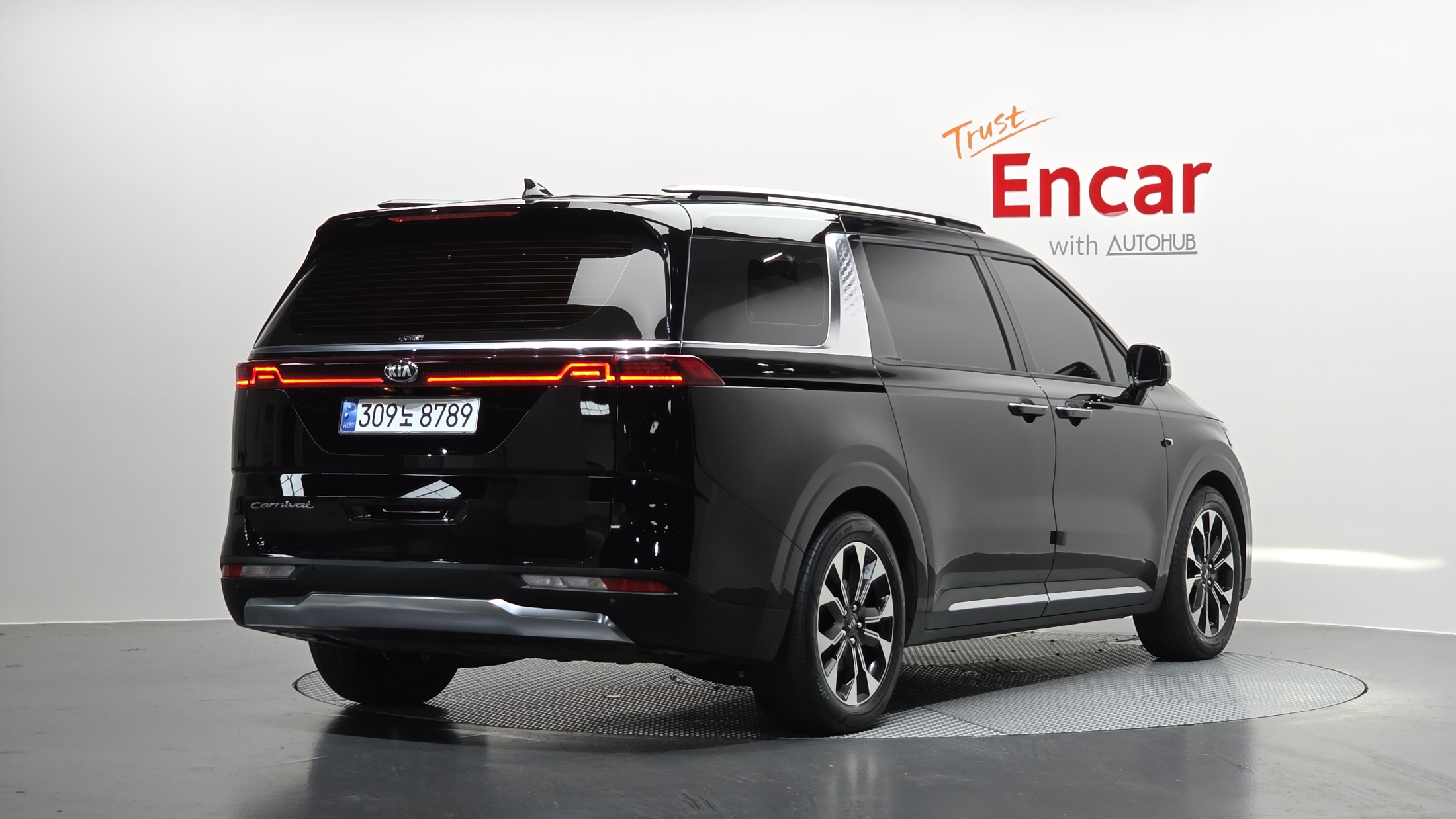 KIA CARNIVAL photo 2
