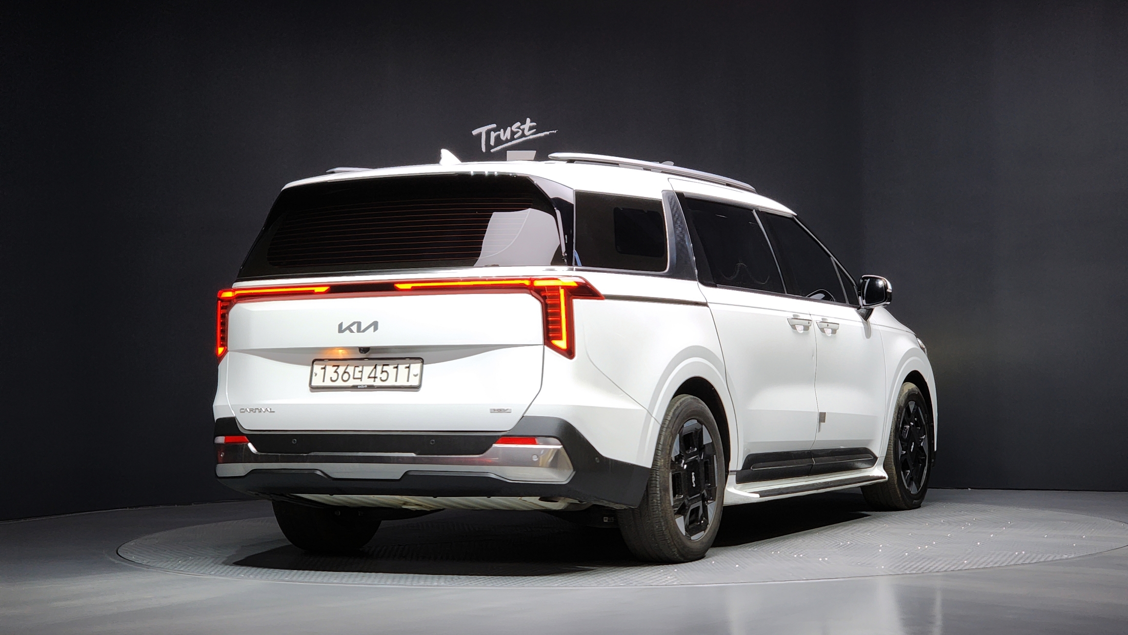 KIA CARNIVAL photo 2