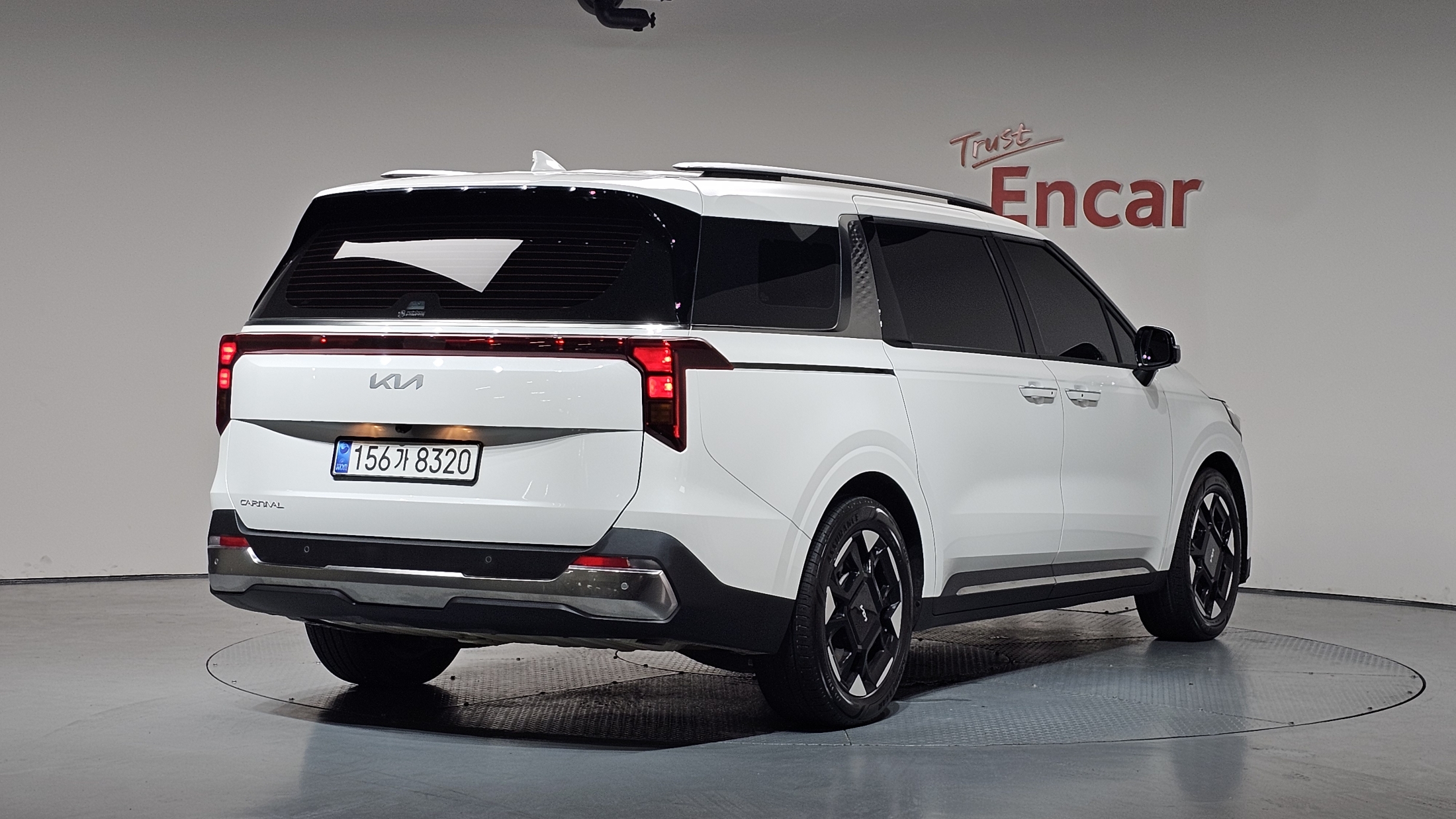 KIA CARNIVAL photo 2