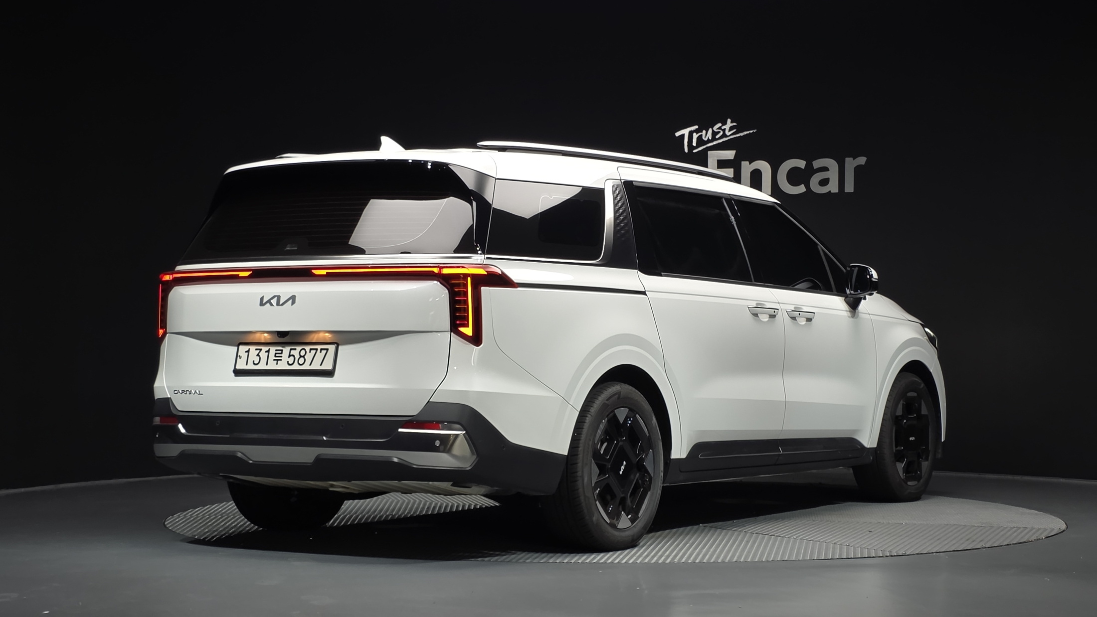 KIA CARNIVAL photo 2