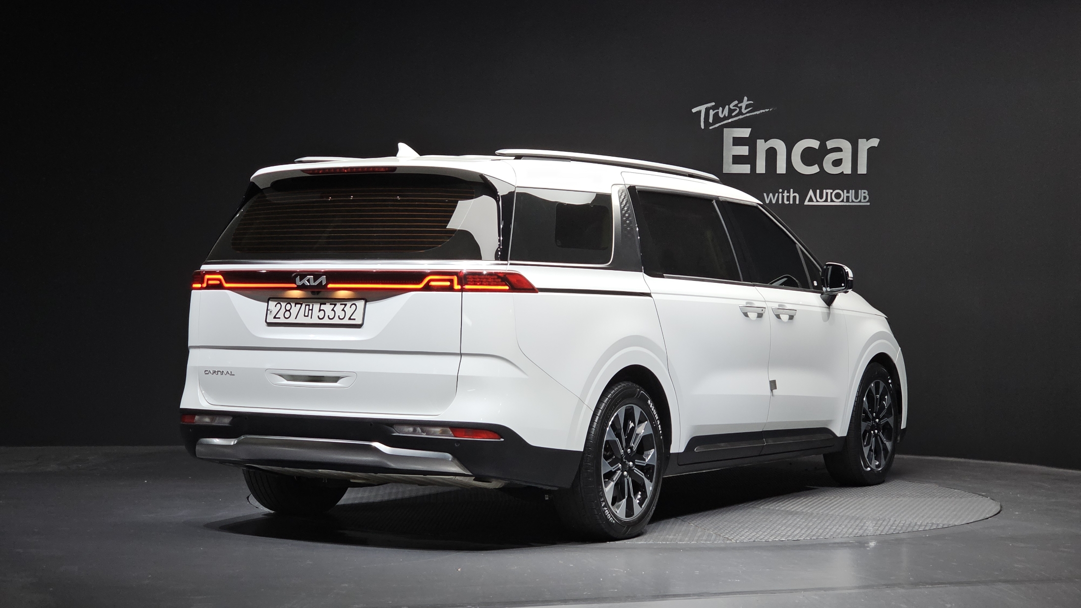 KIA CARNIVAL photo 2